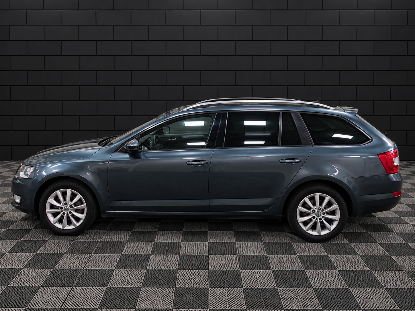 SKODA Octavia Combi 1.4 TSI Active-image-4