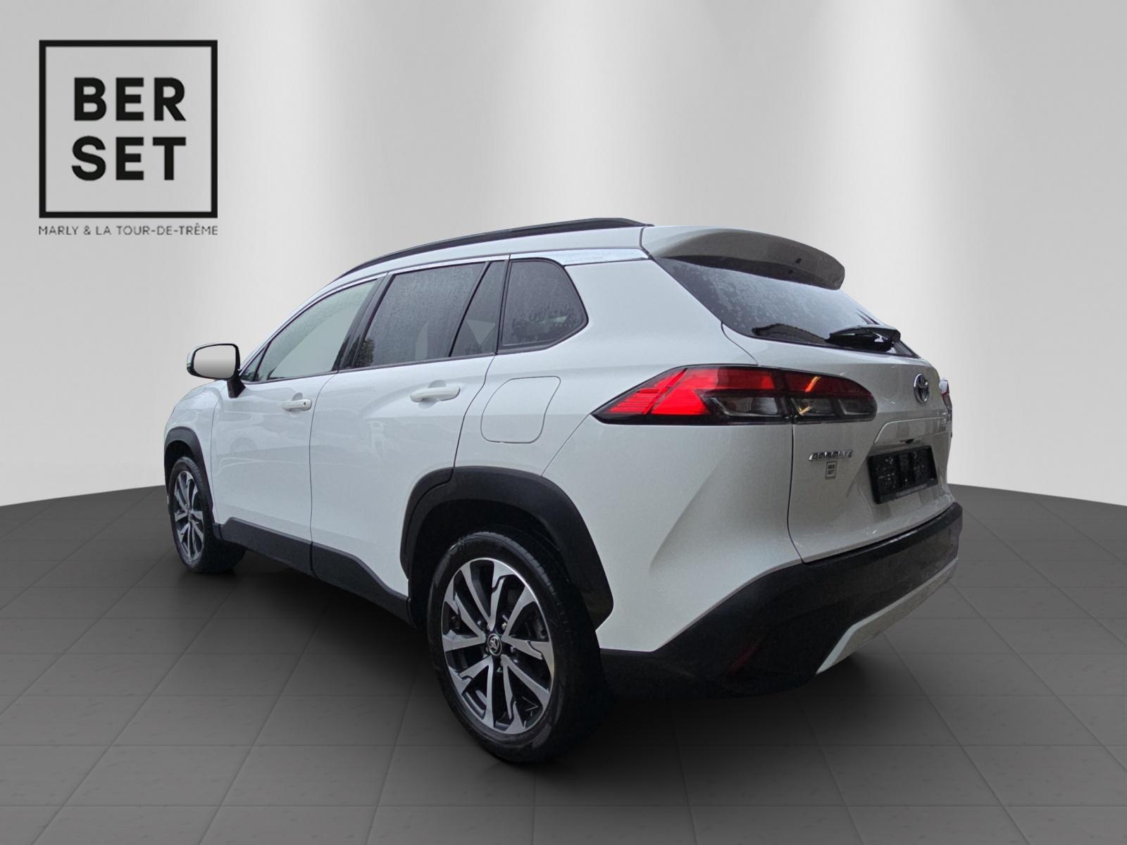 TOYOTA Corolla Cross 2.0 HSD Trend AWD-i-image-2