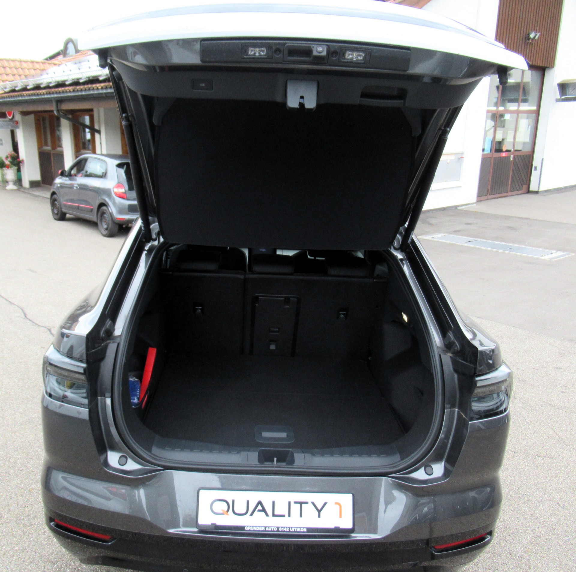 FORD Capri Elektro 77kWh Dual Extended Range Premium AWD-image-3
