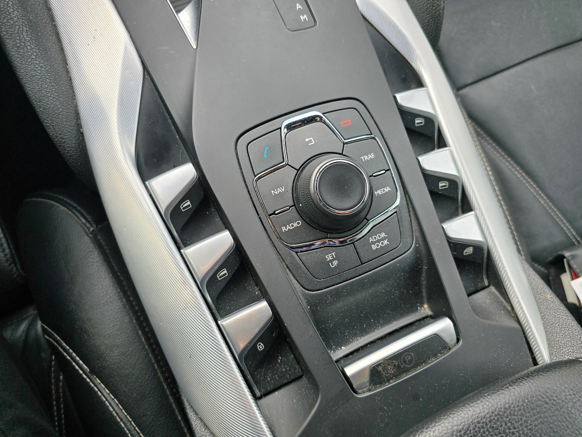 DS AUTOMOBILES DS5 HYbrid4 200 Chic EGS6-image-23