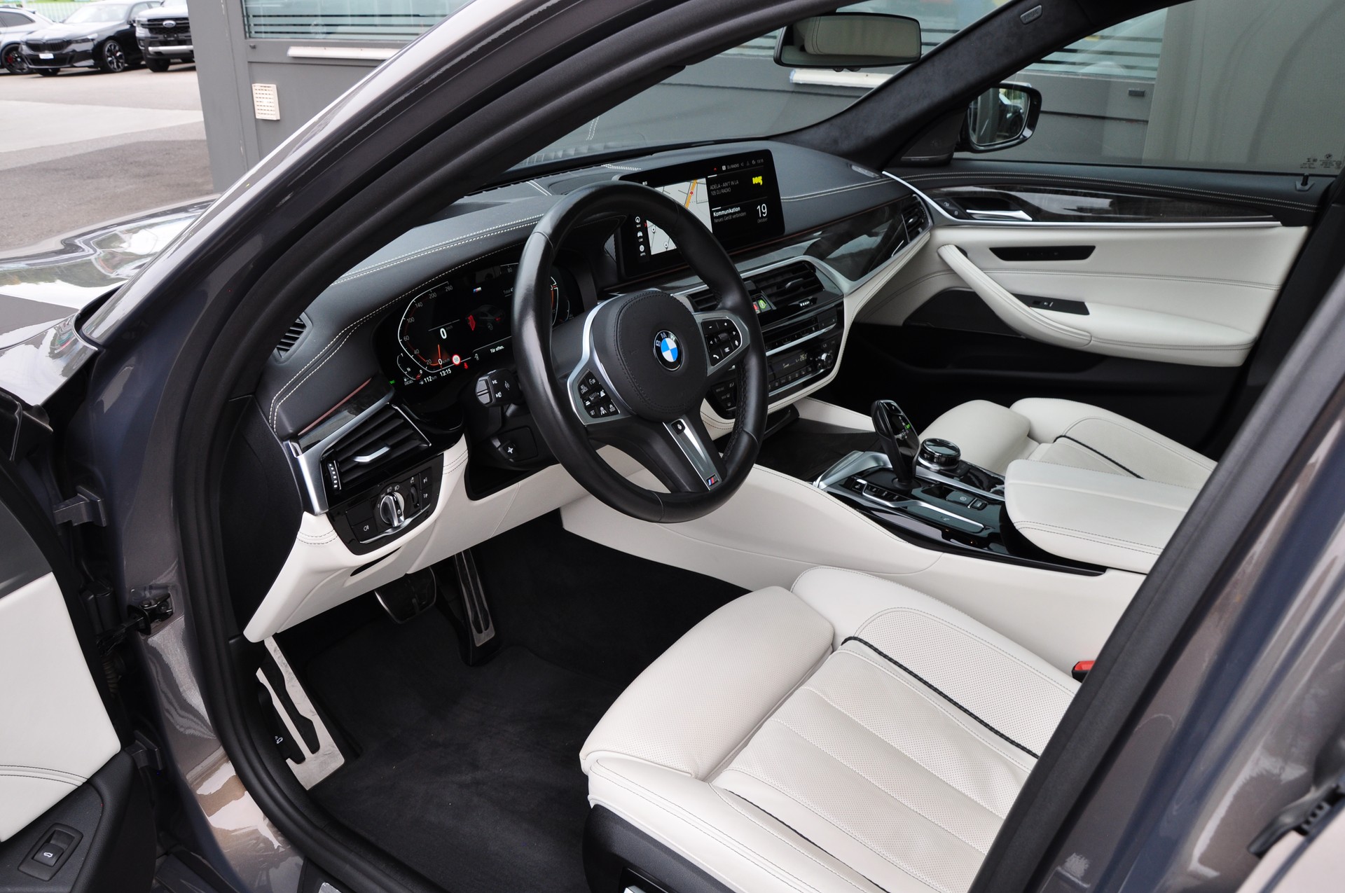 BMW 540d xDrive 48V M Sport Steptronic-image-18