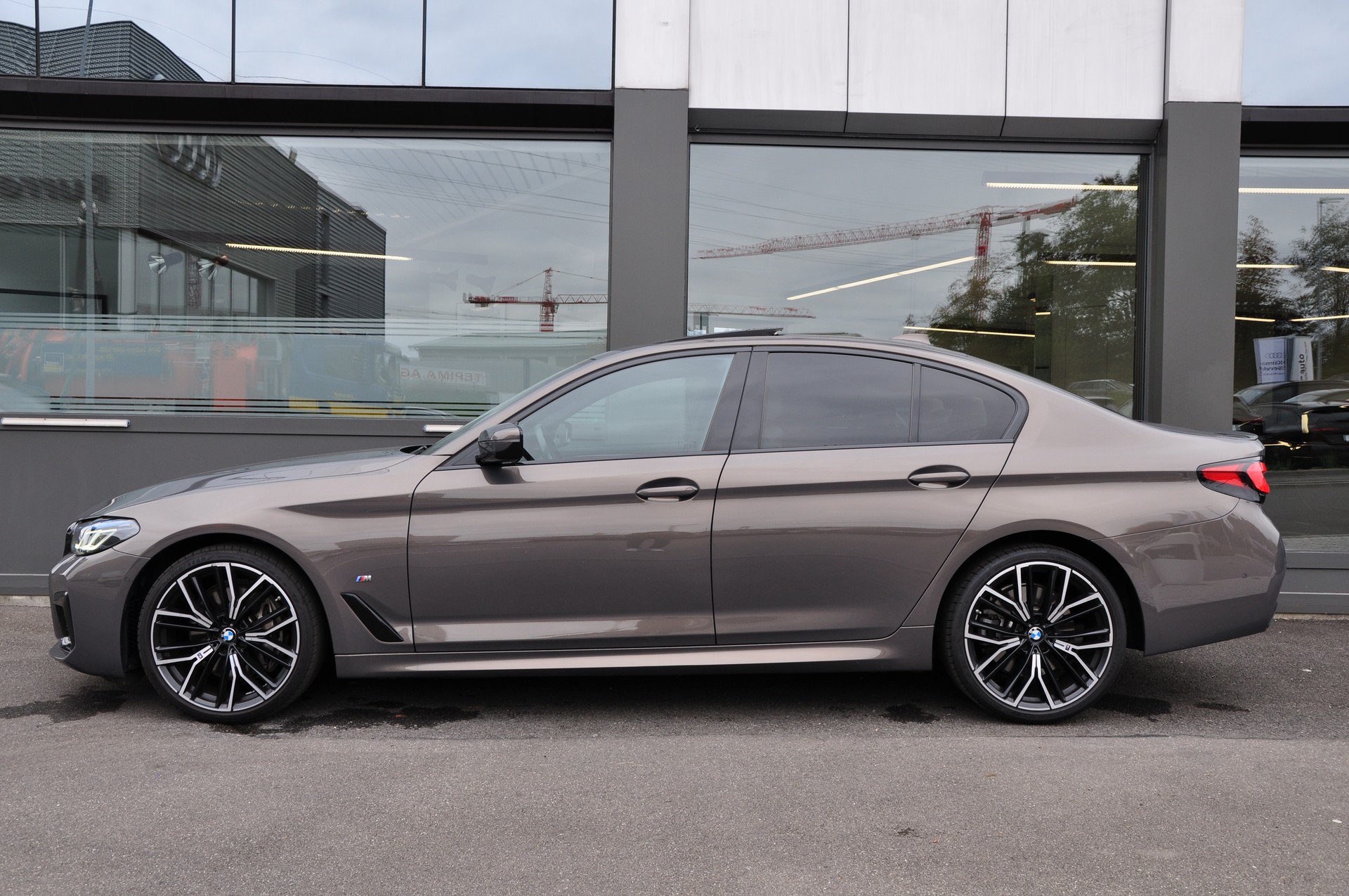 BMW 540d xDrive 48V M Sport Steptronic-image-5