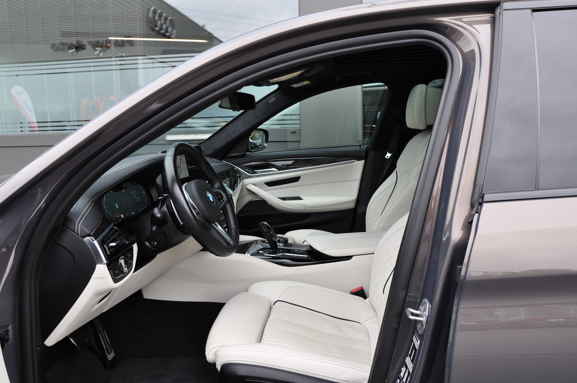 BMW 540d xDrive 48V M Sport Steptronic-image-17