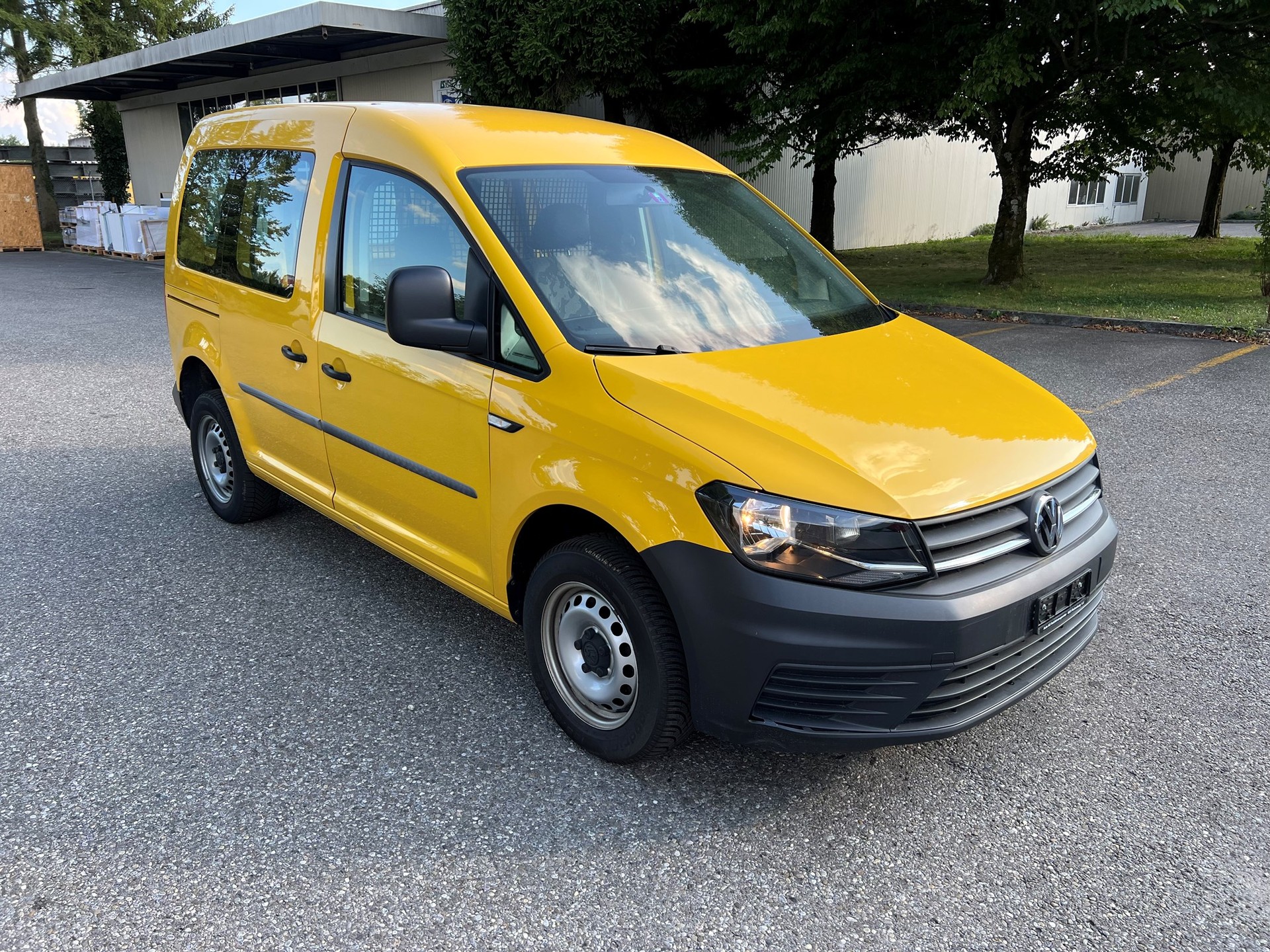VW CADDY 2.0D 4 MOTION-image-1