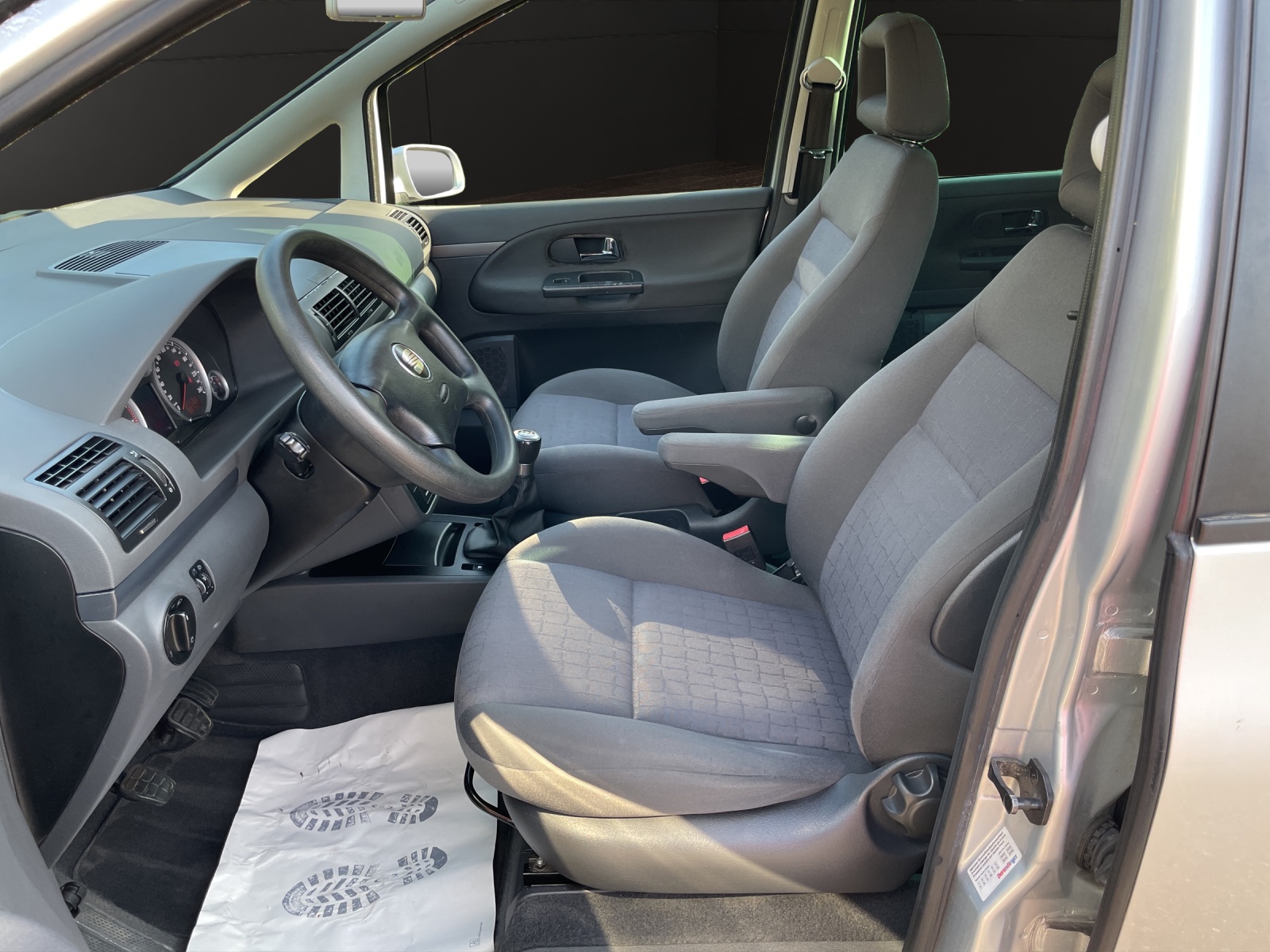 SEAT Alhambra 1.8 T Reference [Expertise du jour + Service & Immat. Offerts]-image-8