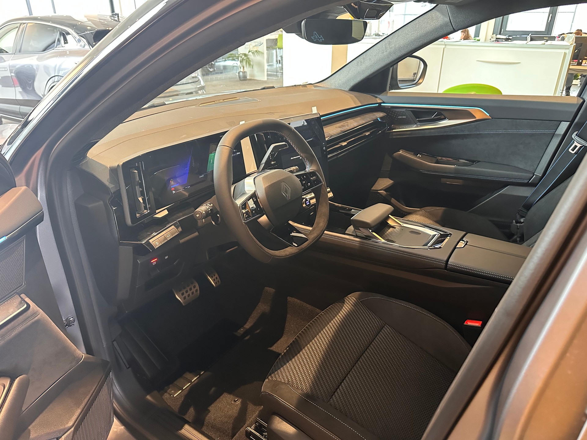 RENAULT Austral 1.2 HEV 200 Esprit Alpine A-image-7
