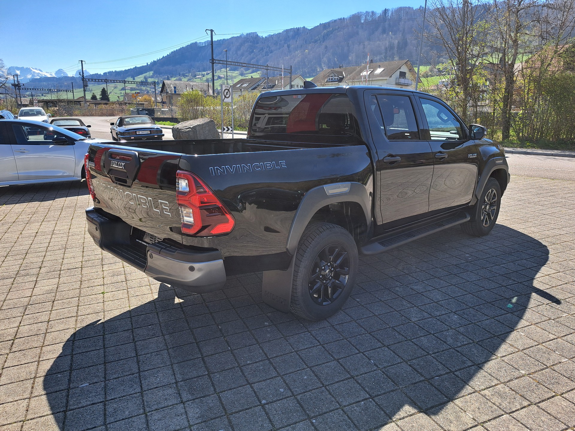 TOYOTA Hilux 2.8d MHEV Invincible Double Cab 4x4-image-6