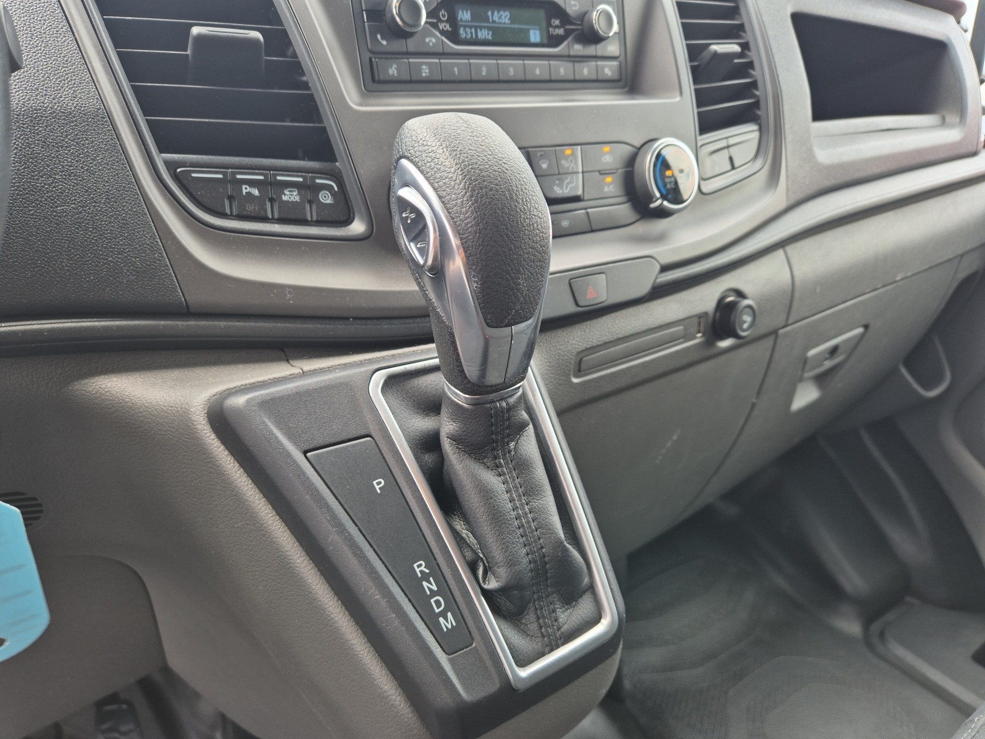 FORD Transit Custom Van 320 L2H1 Trend A-image-11