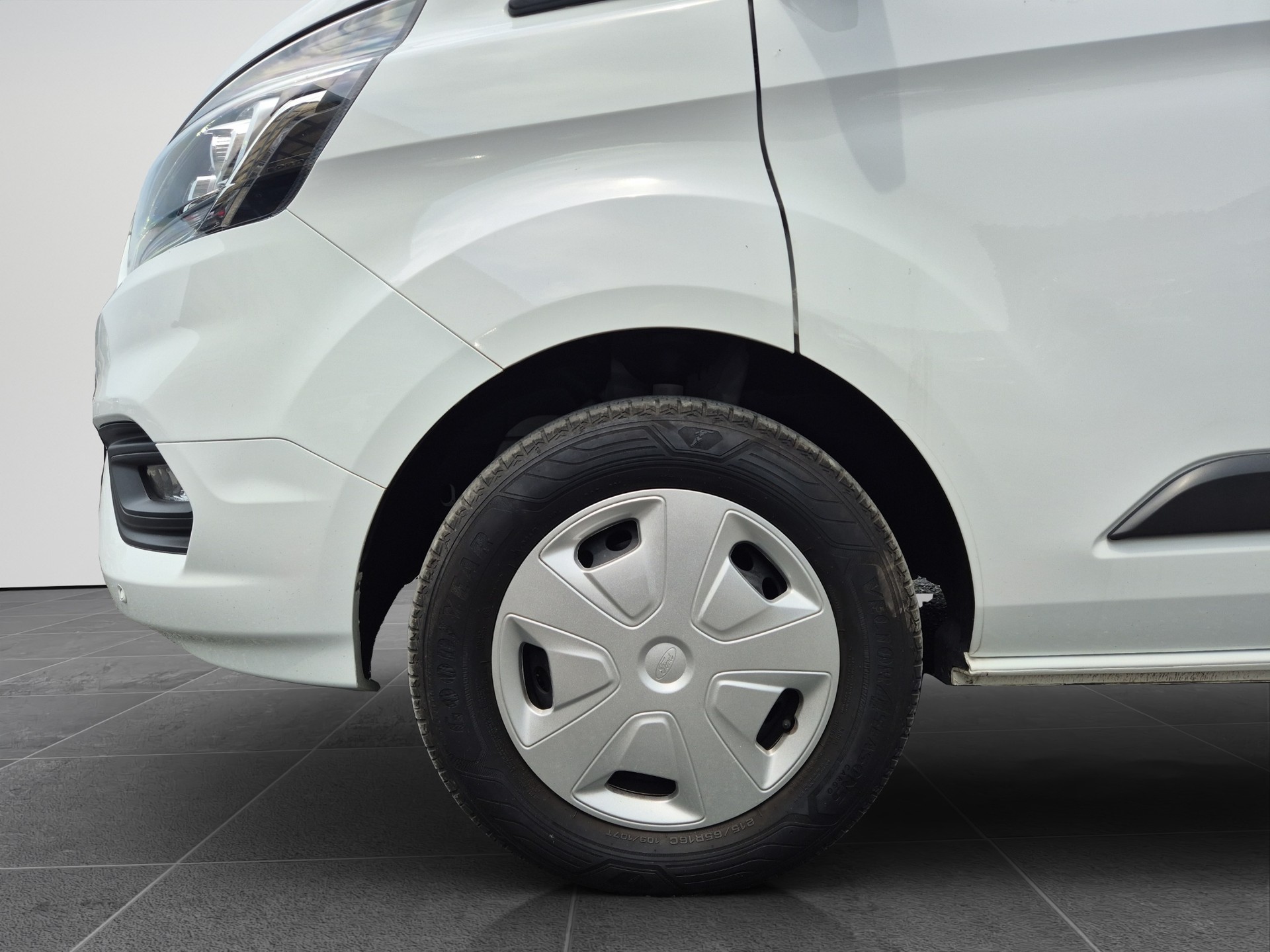 FORD Transit Custom Van 320 L2H1 Trend A-image-6