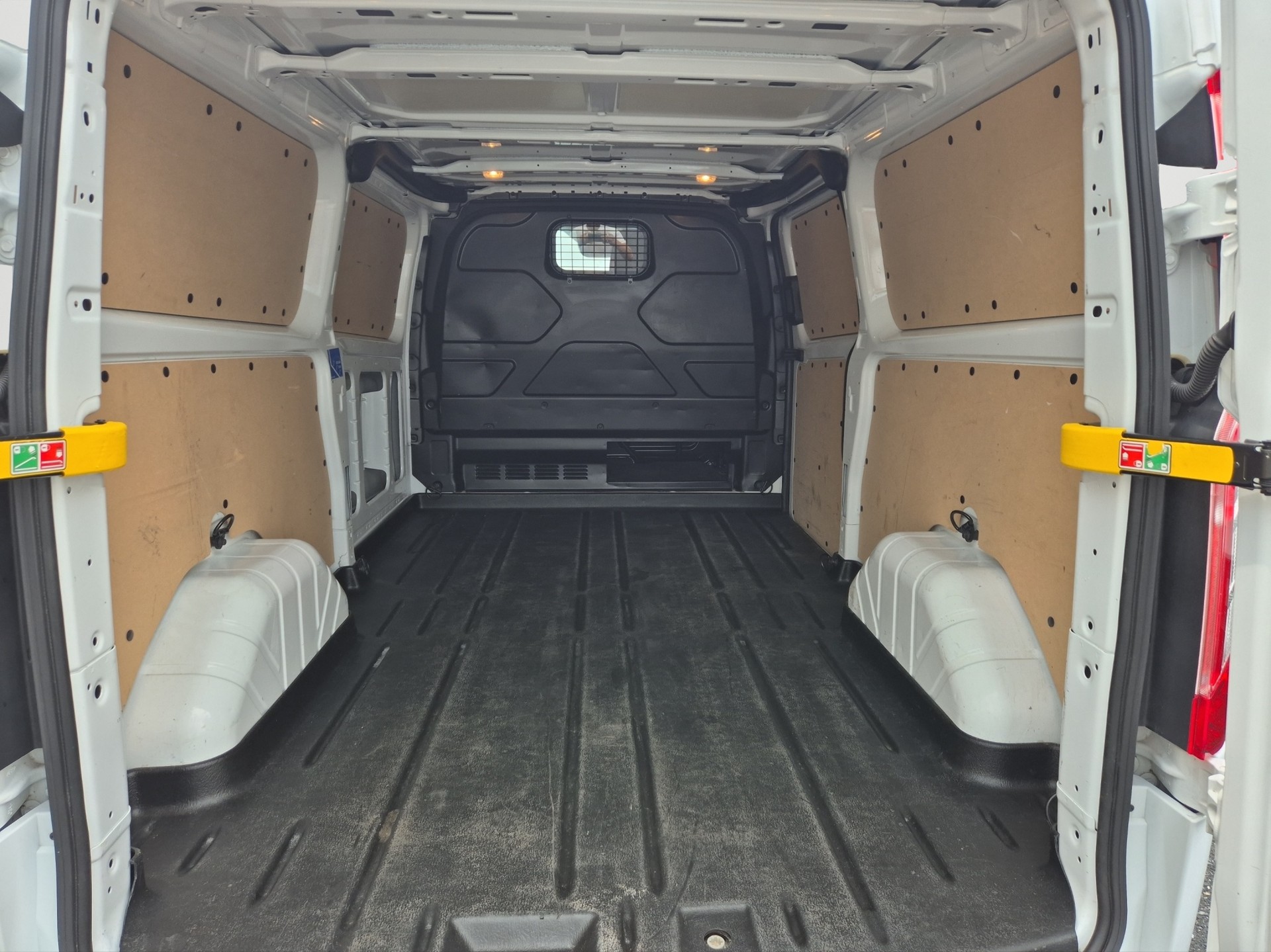 FORD Transit Custom Van 320 L2H1 Trend A-image-13