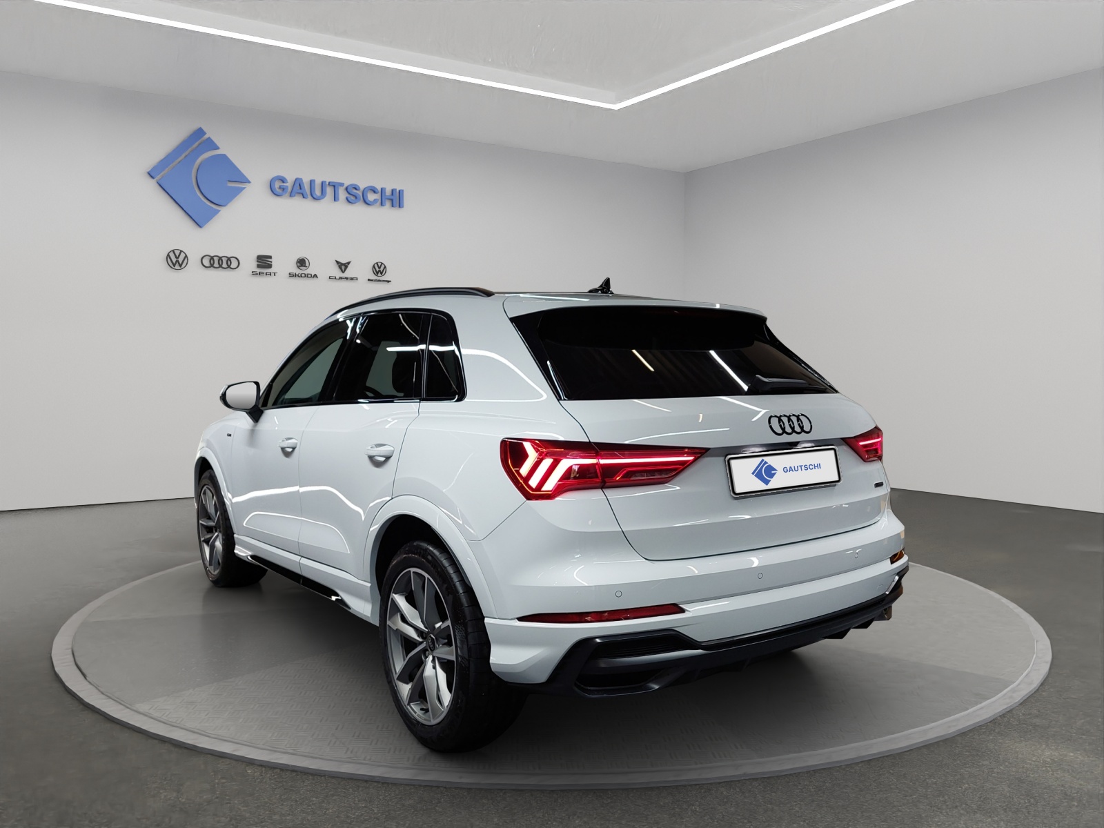 AUDI Q3 35 TDI S line quattro S-tronic-image-2