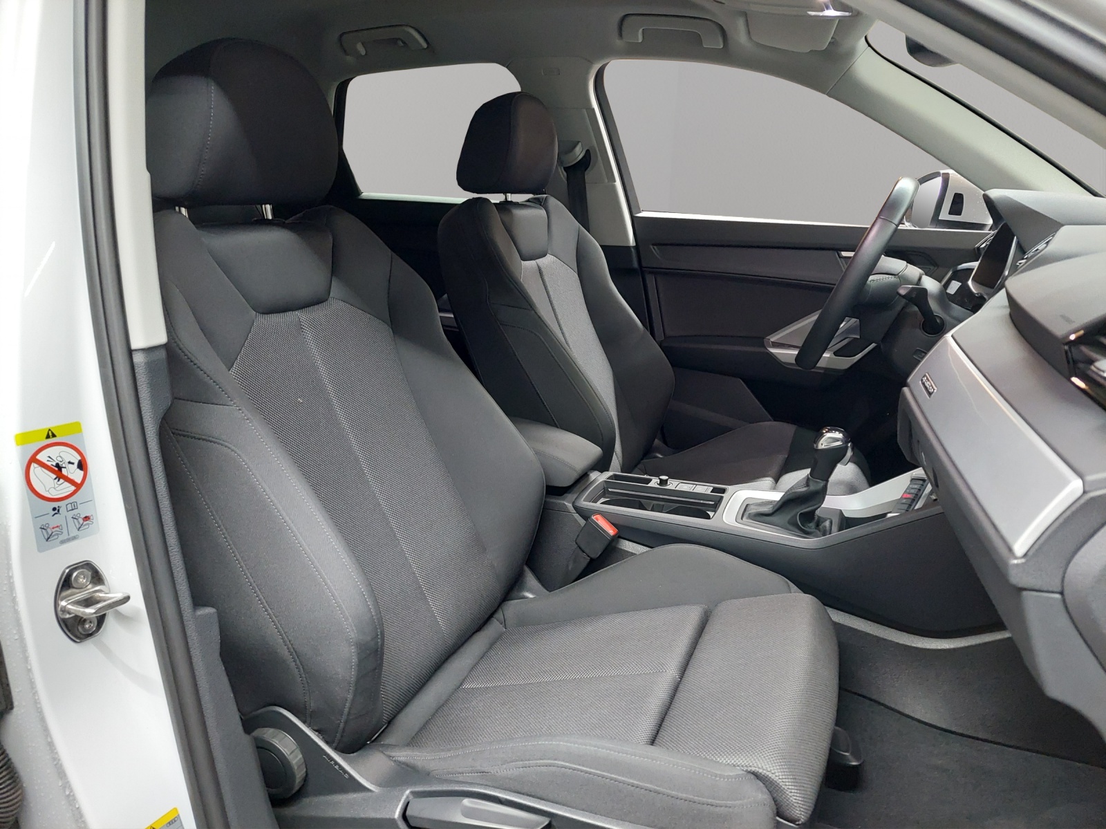 AUDI Q3 35 TDI S line quattro S-tronic-image-8