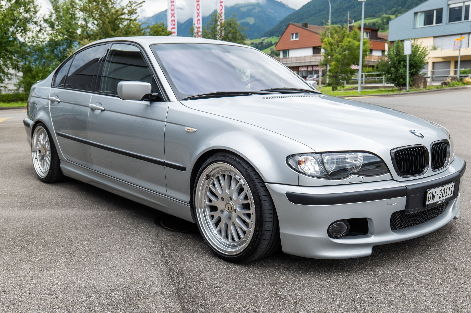 BMW 330i-image-1
