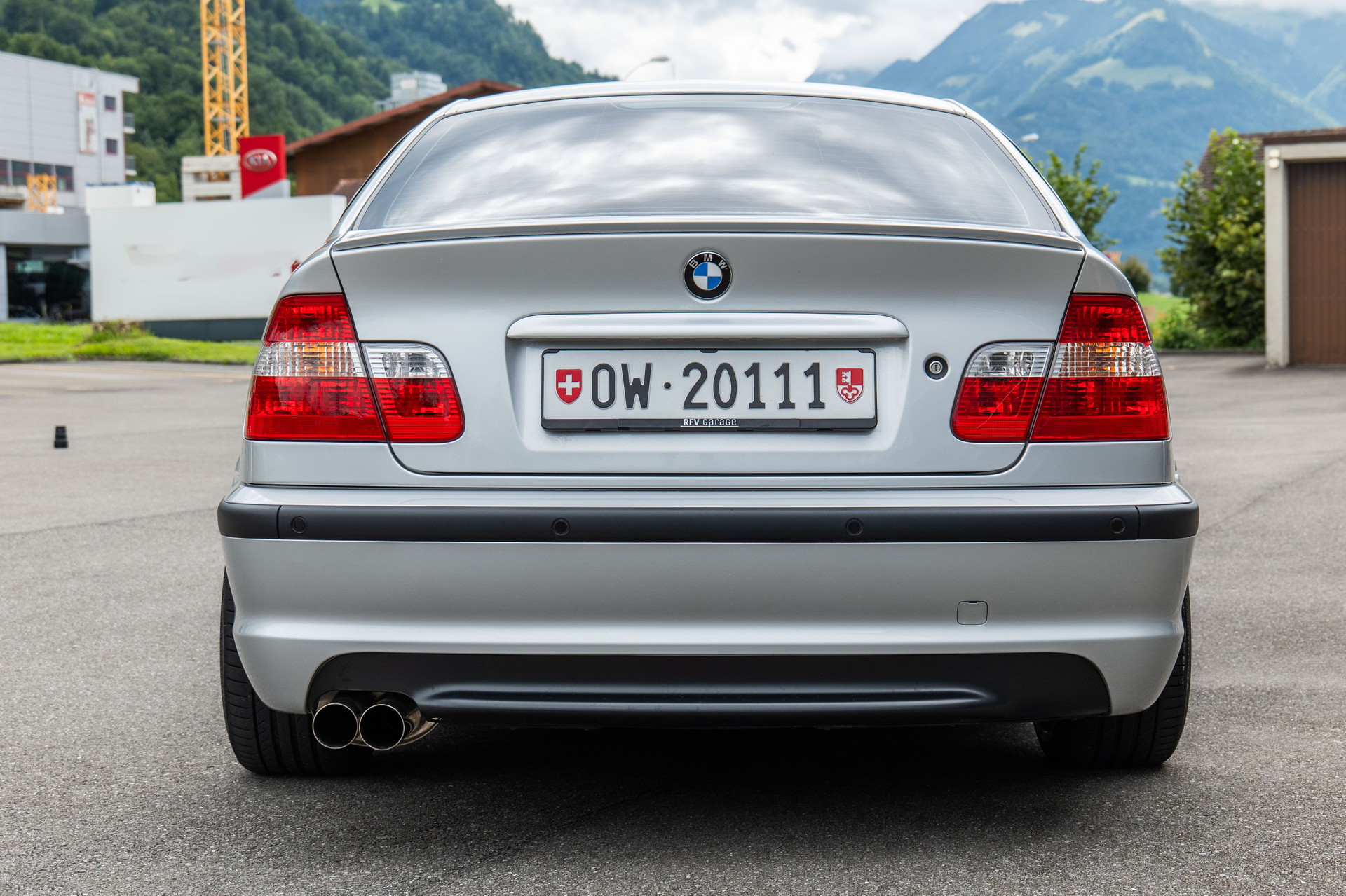 BMW 330i-image-5