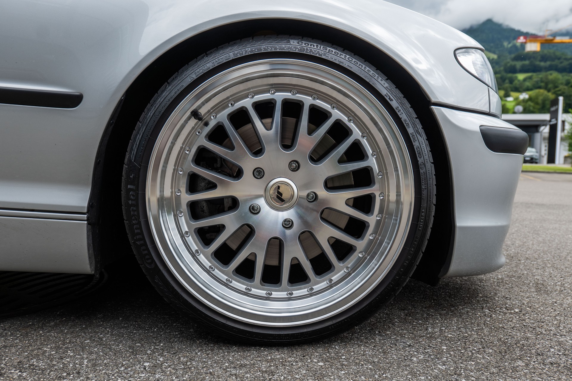 BMW 330i-image-8