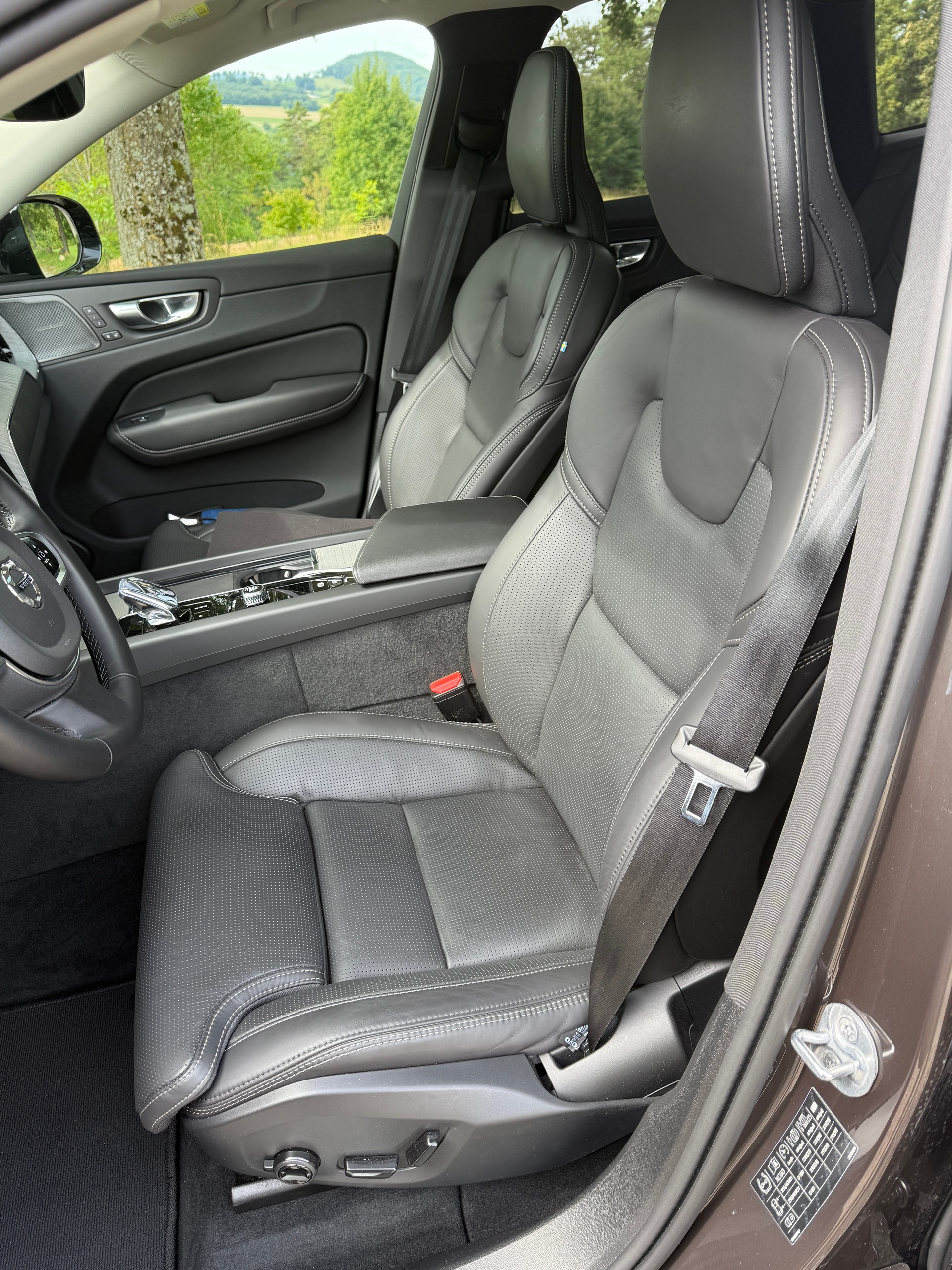 VOLVO XC60 T8 eAWD PluginHybrid Black Edition Geartronic-image-5