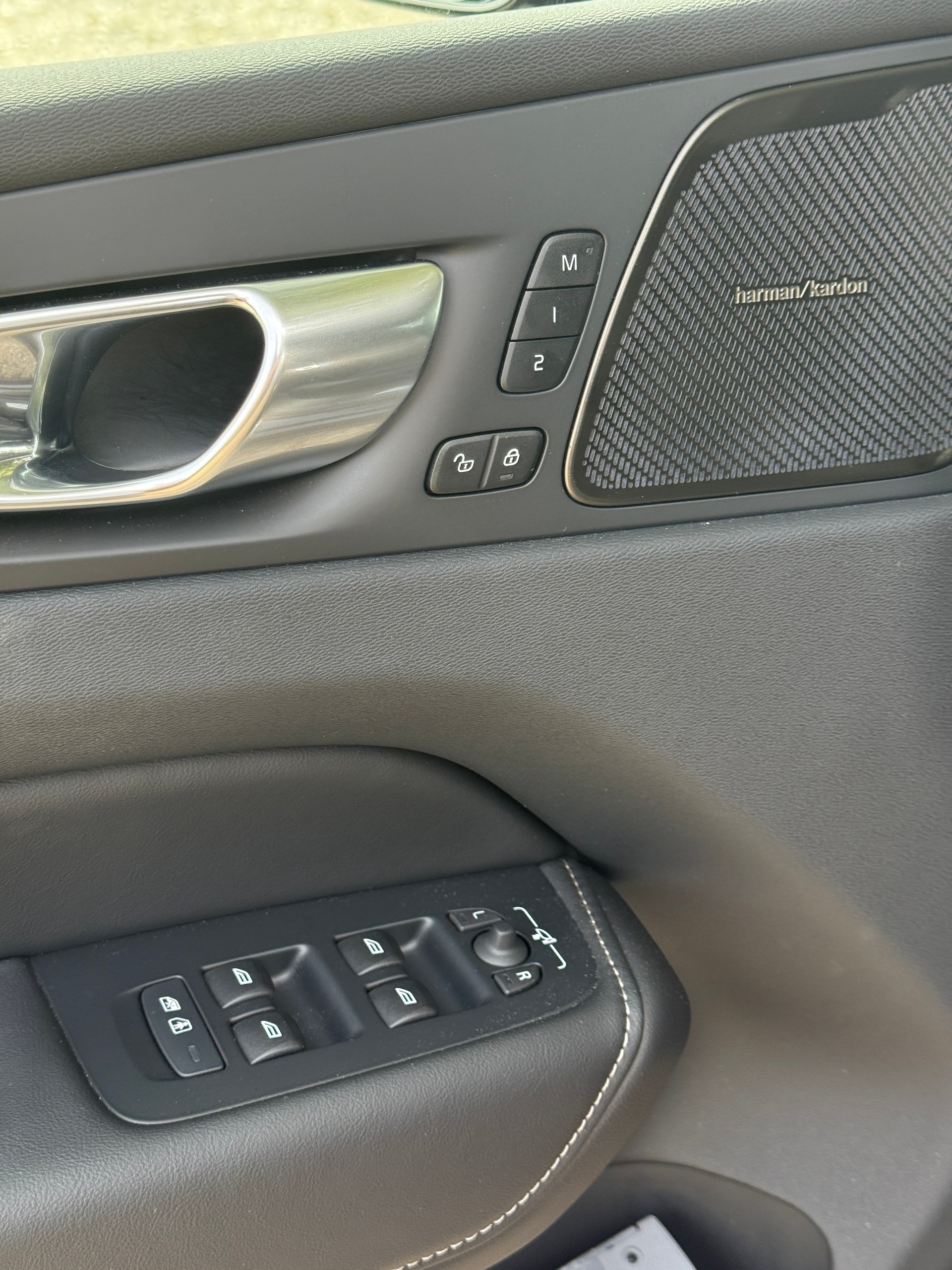 VOLVO XC60 T8 eAWD PluginHybrid Black Edition Geartronic-image-14
