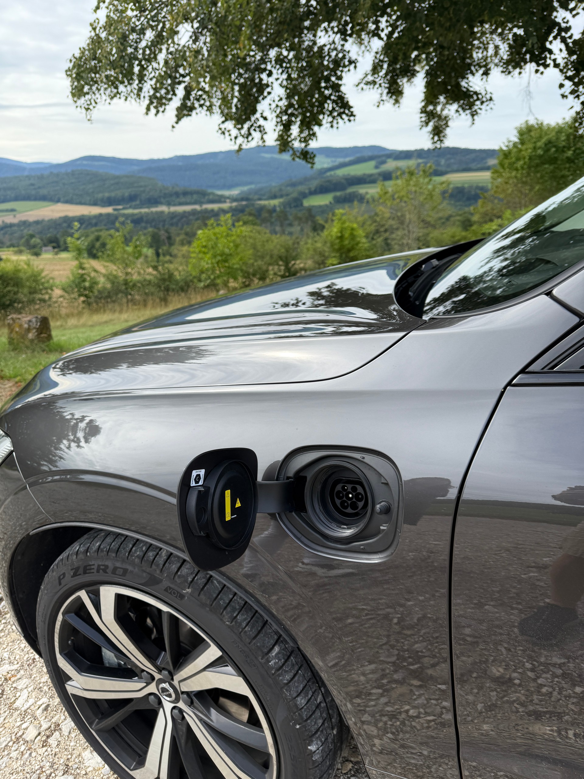 VOLVO XC60 T8 eAWD PluginHybrid Black Edition Geartronic-image-1