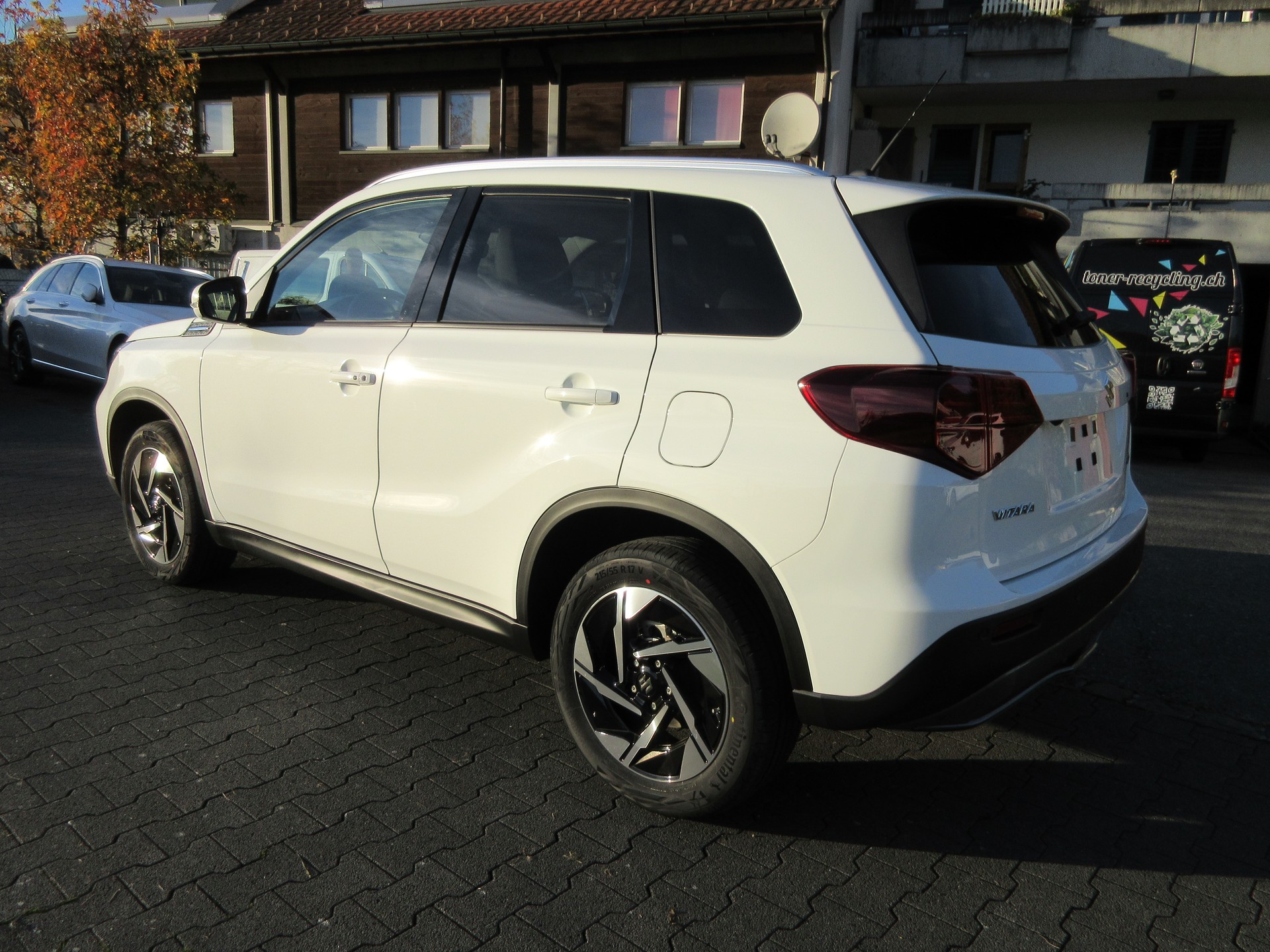 SUZUKI Vitara 1.4 Boosterjet Compact Top 4x4 Hybrid Automatic-image-3