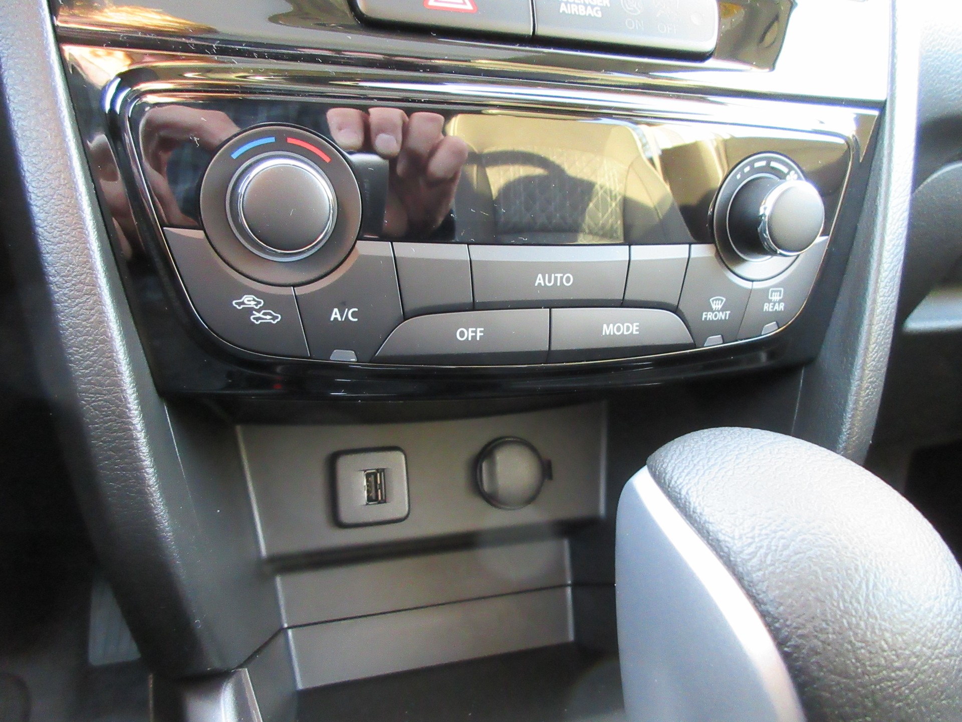 SUZUKI Vitara 1.4 Boosterjet Compact Top 4x4 Hybrid Automatic-image-13