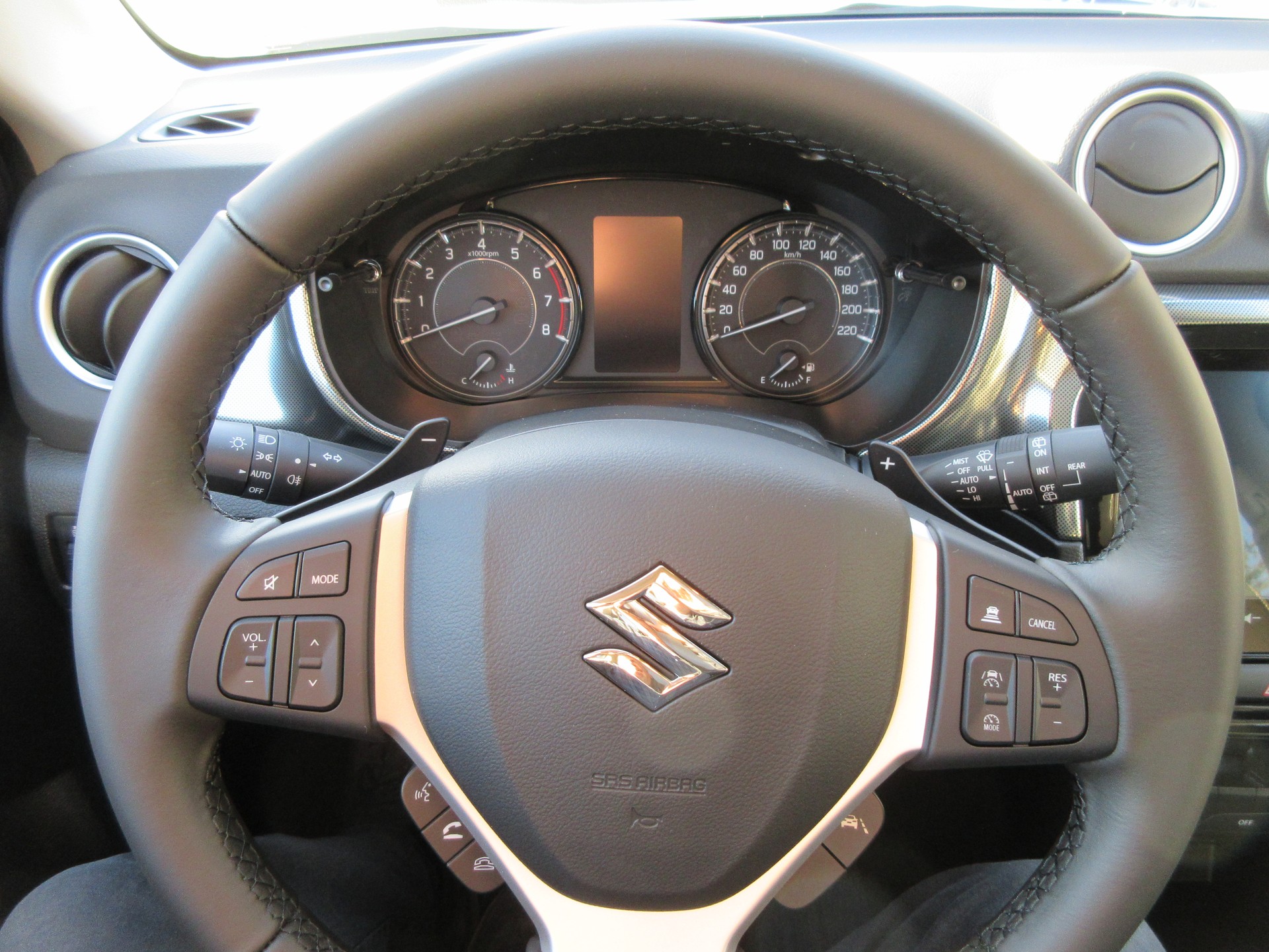 SUZUKI Vitara 1.4 Boosterjet Compact Top 4x4 Hybrid Automatic-image-11