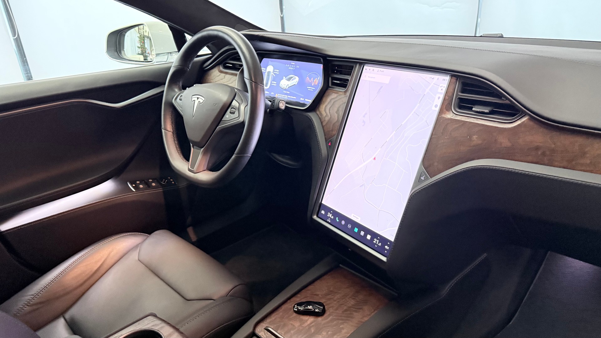 TESLA Model S 100 D-image-2