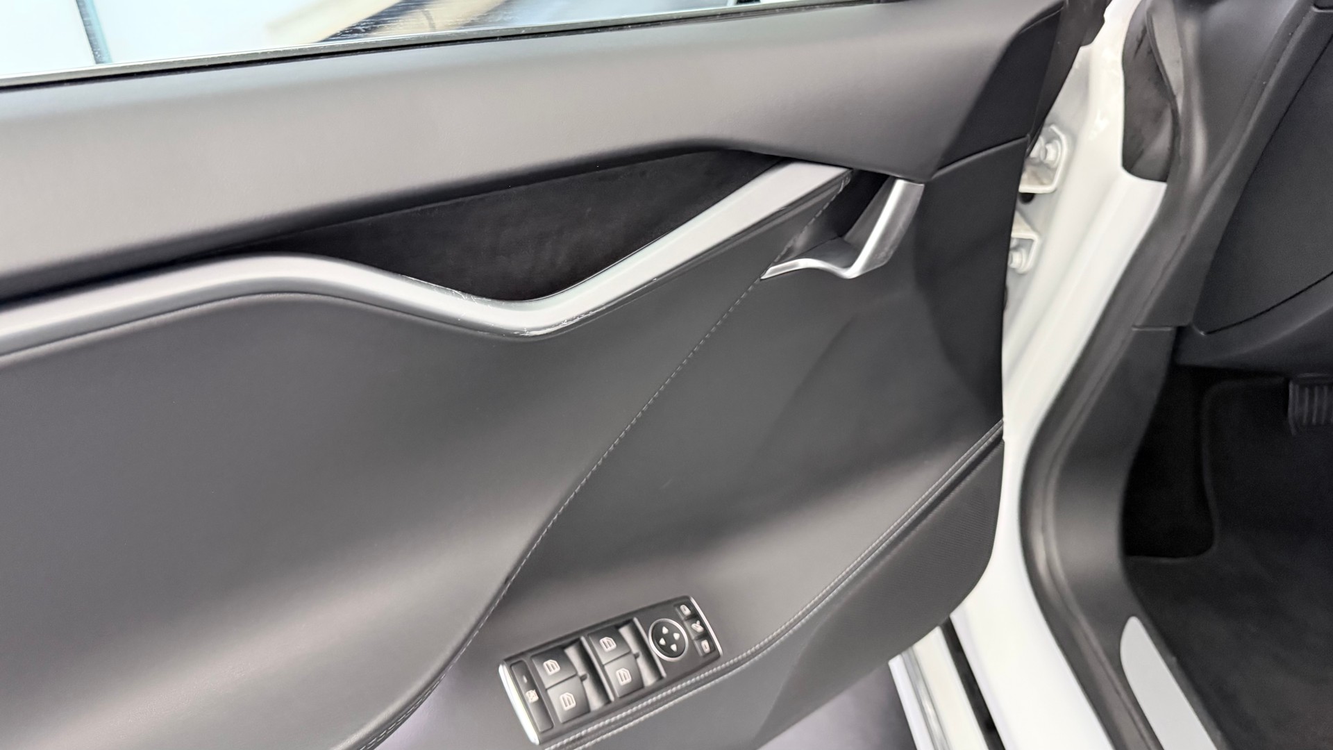 TESLA Model S 100 D-image-15