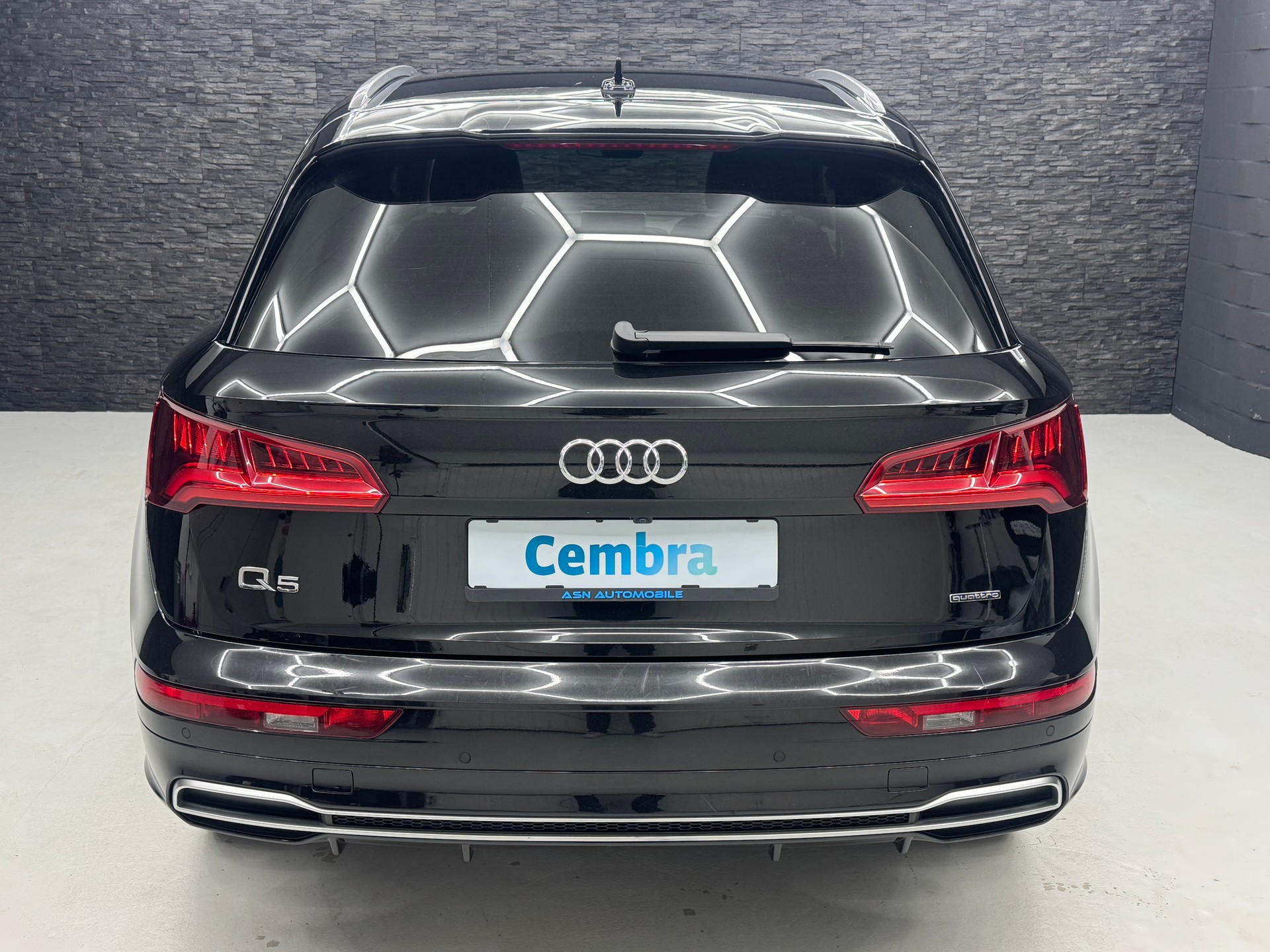 AUDI Q5 2.0 TDI S-Line Sport quattro S-tronic-image-4