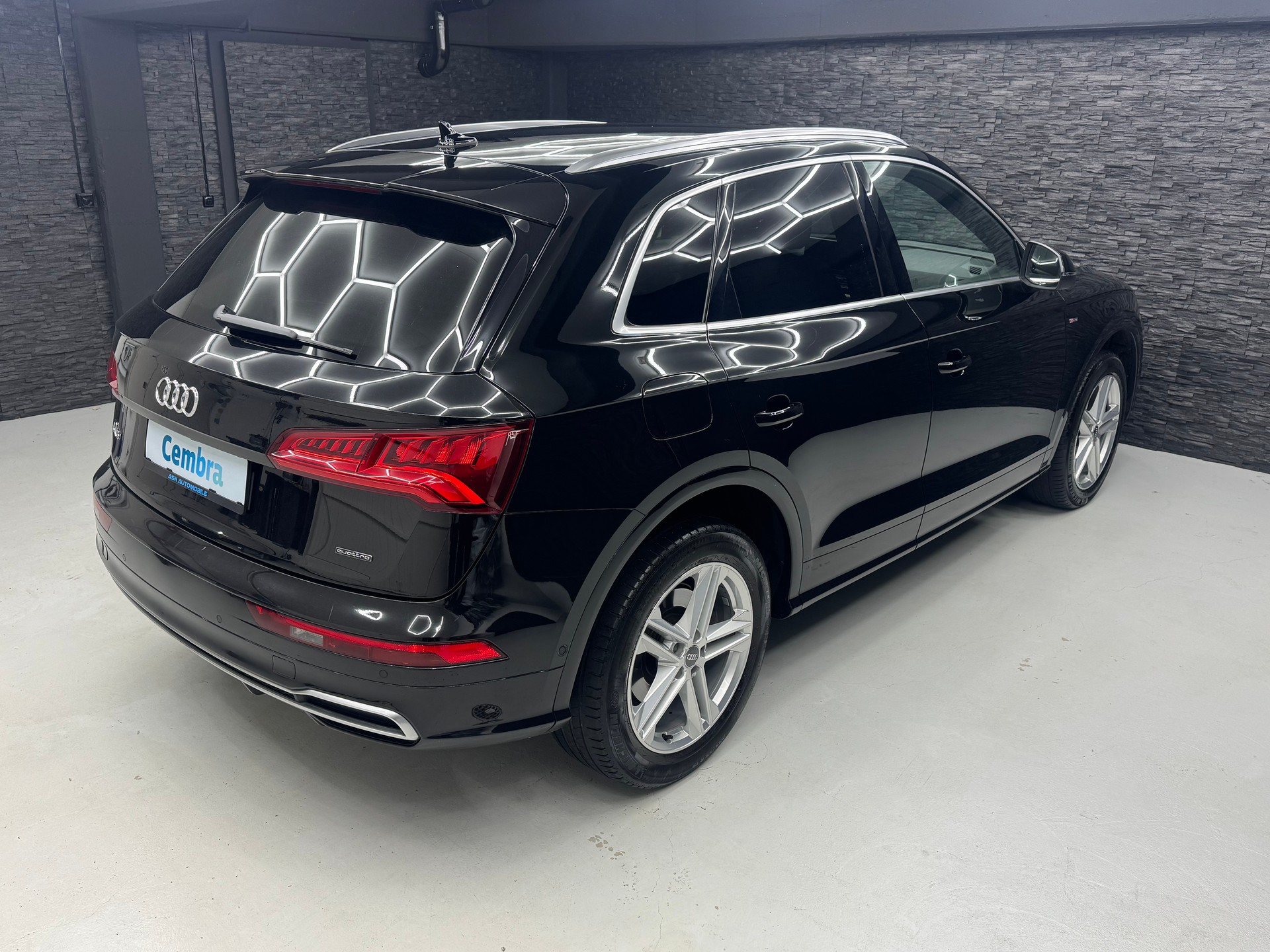 AUDI Q5 2.0 TDI S-Line Sport quattro S-tronic-image-3