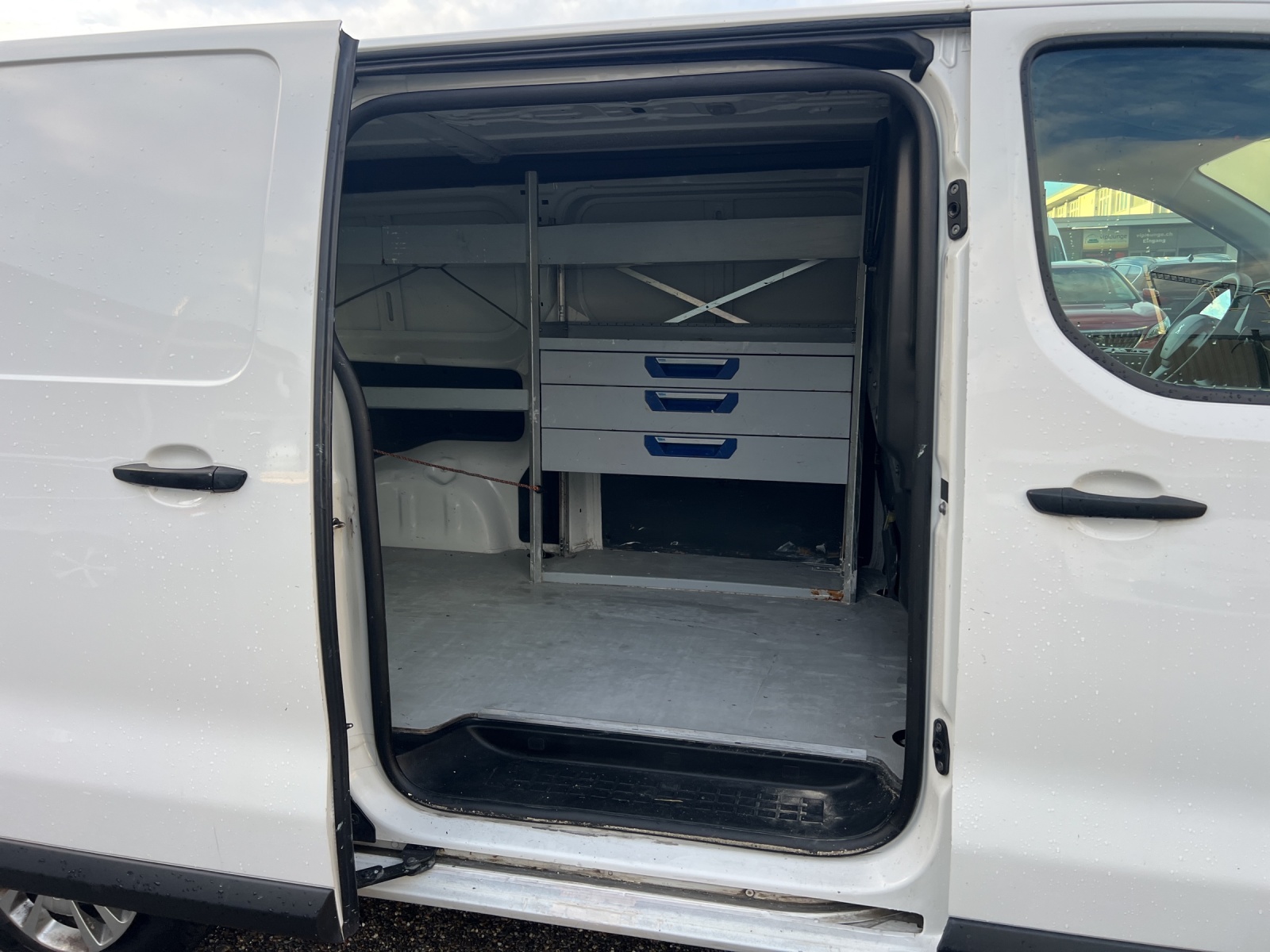 PEUGEOT Expert 2.0 BlueHDi 120 S&S Premium Long EAT8-image-18