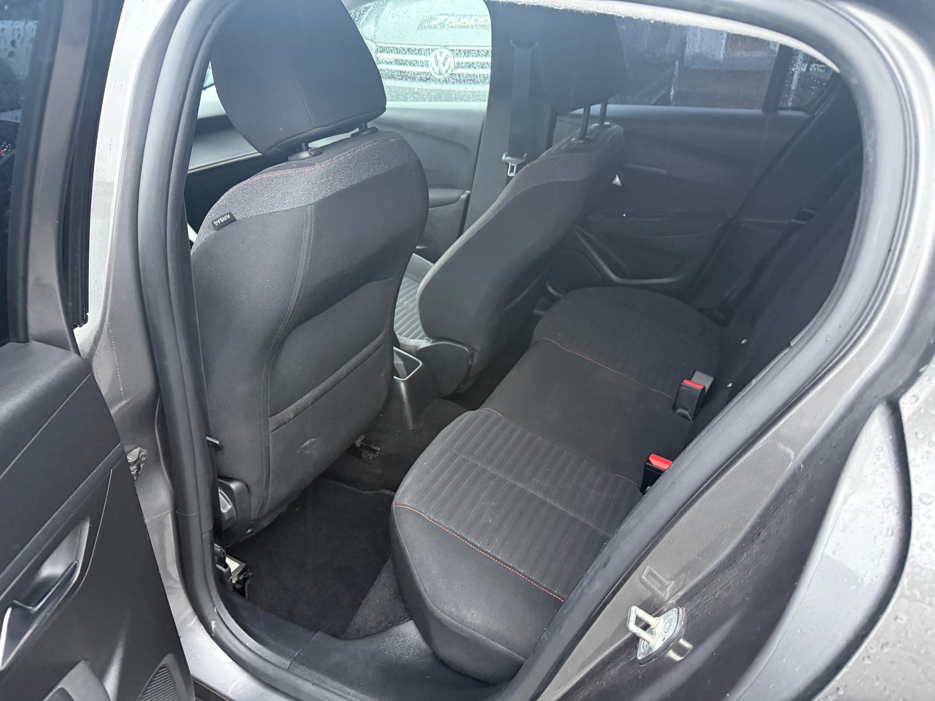 PEUGEOT 208 1.2 PureTech Active-image-8