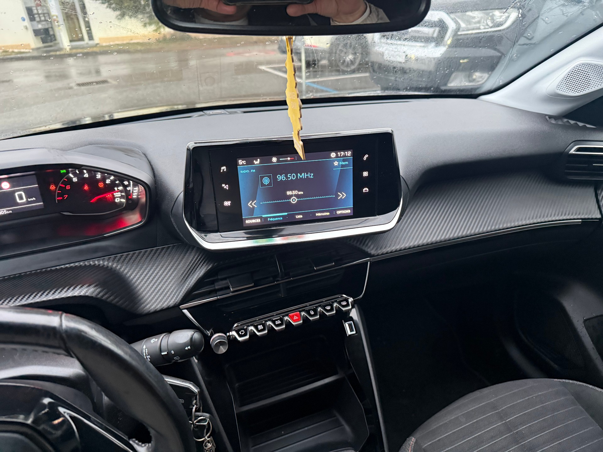 PEUGEOT 208 1.2 PureTech Active-image-25