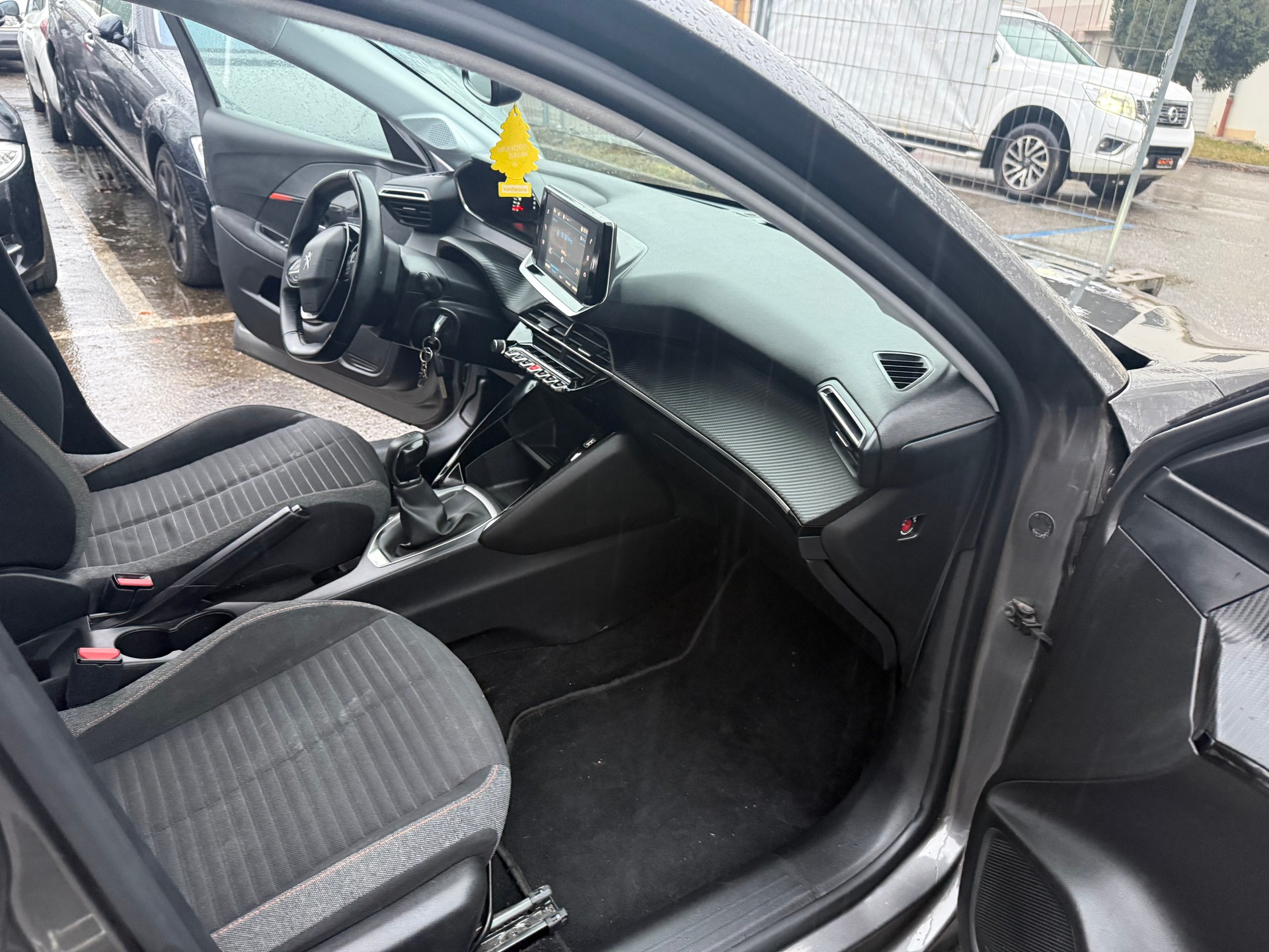 PEUGEOT 208 1.2 PureTech Active-image-12