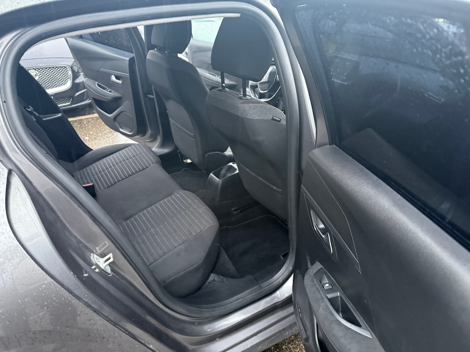 PEUGEOT 208 1.2 PureTech Active-image-11