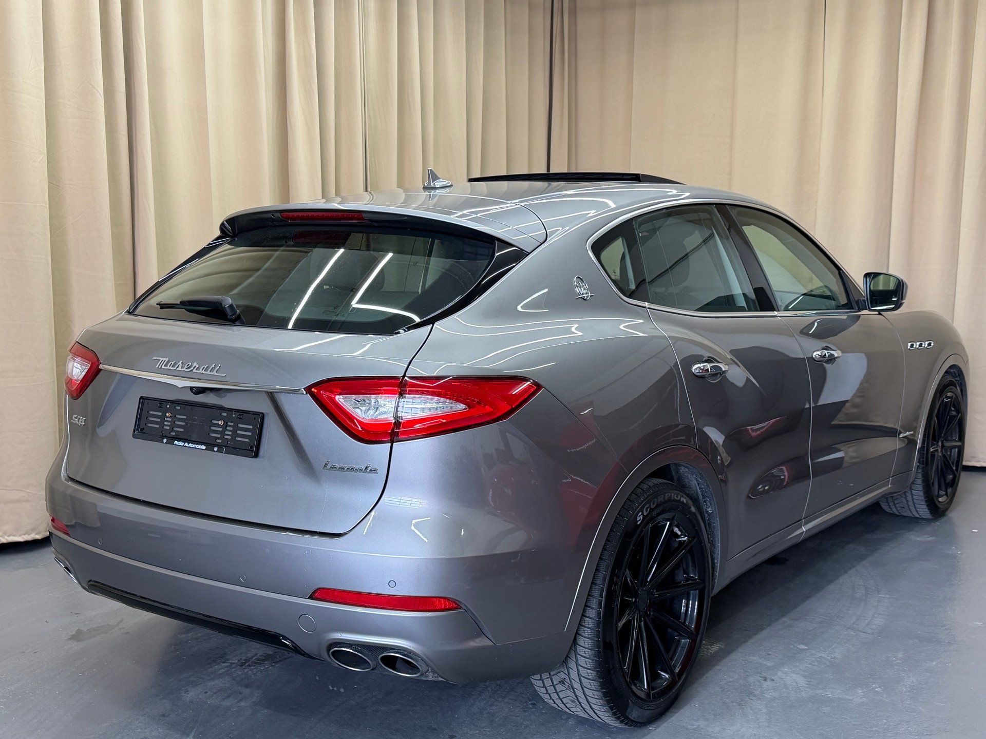 MASERATI Levante S 3.0 V6 GranLusso Automatica-image-3