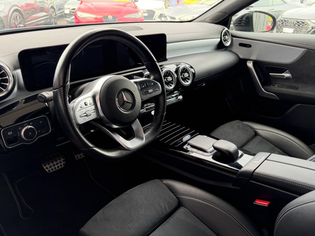 MERCEDES-BENZ A 250e Limousine AMG Line-image-4