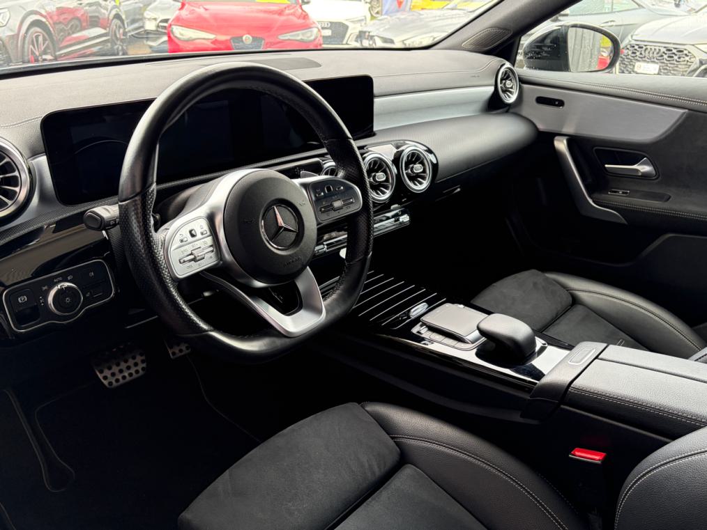 MERCEDES-BENZ A 250e Limousine AMG Line-image-4