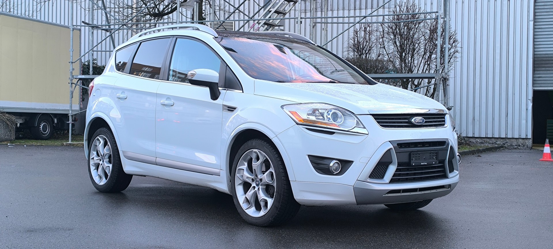 FORD Kuga 2.5 Turbo Individual Titanium 4WD Automatic-image-1