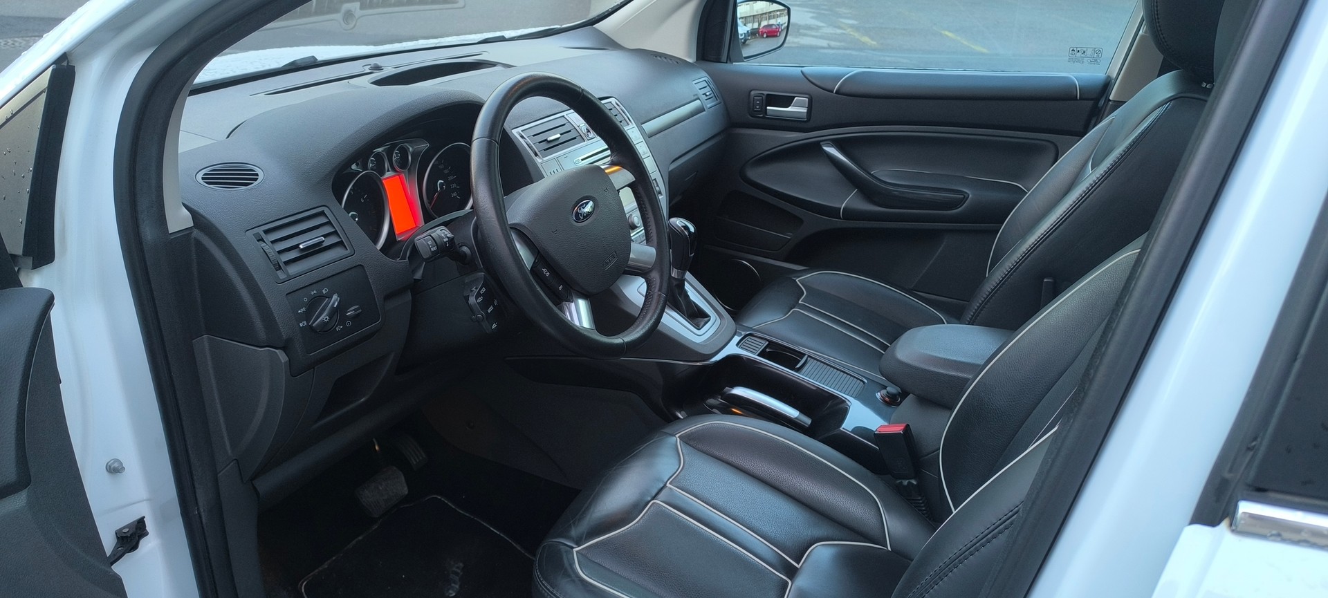 FORD Kuga 2.5 Turbo Individual Titanium 4WD Automatic-image-12