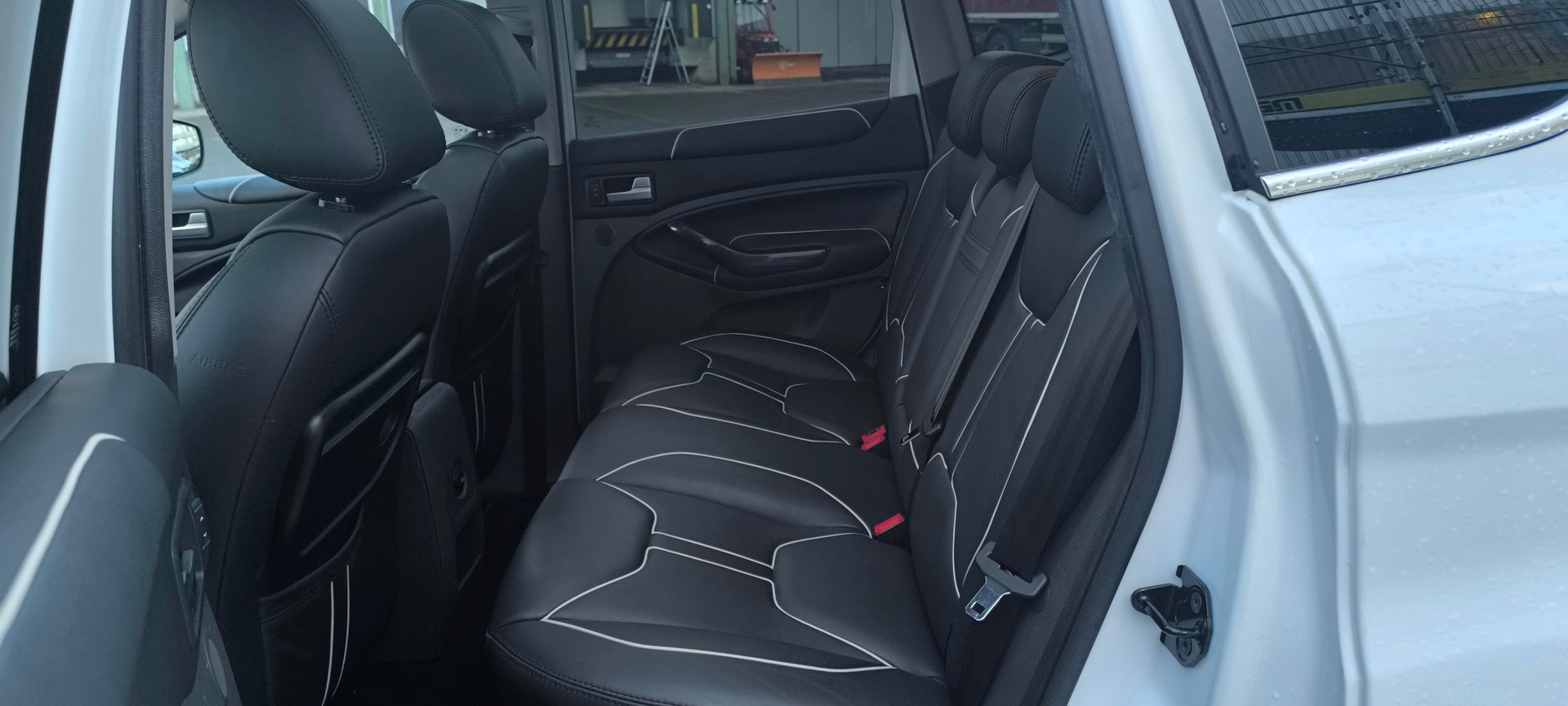 FORD Kuga 2.5 Turbo Individual Titanium 4WD Automatic-image-15