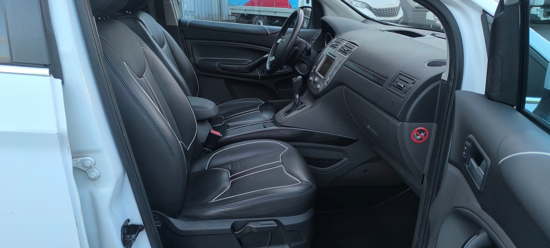 FORD Kuga 2.5 Turbo Individual Titanium 4WD Automatic-image-13