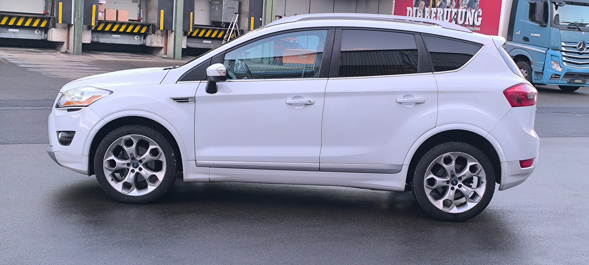 FORD Kuga 2.5 Turbo Individual Titanium 4WD Automatic-image-2