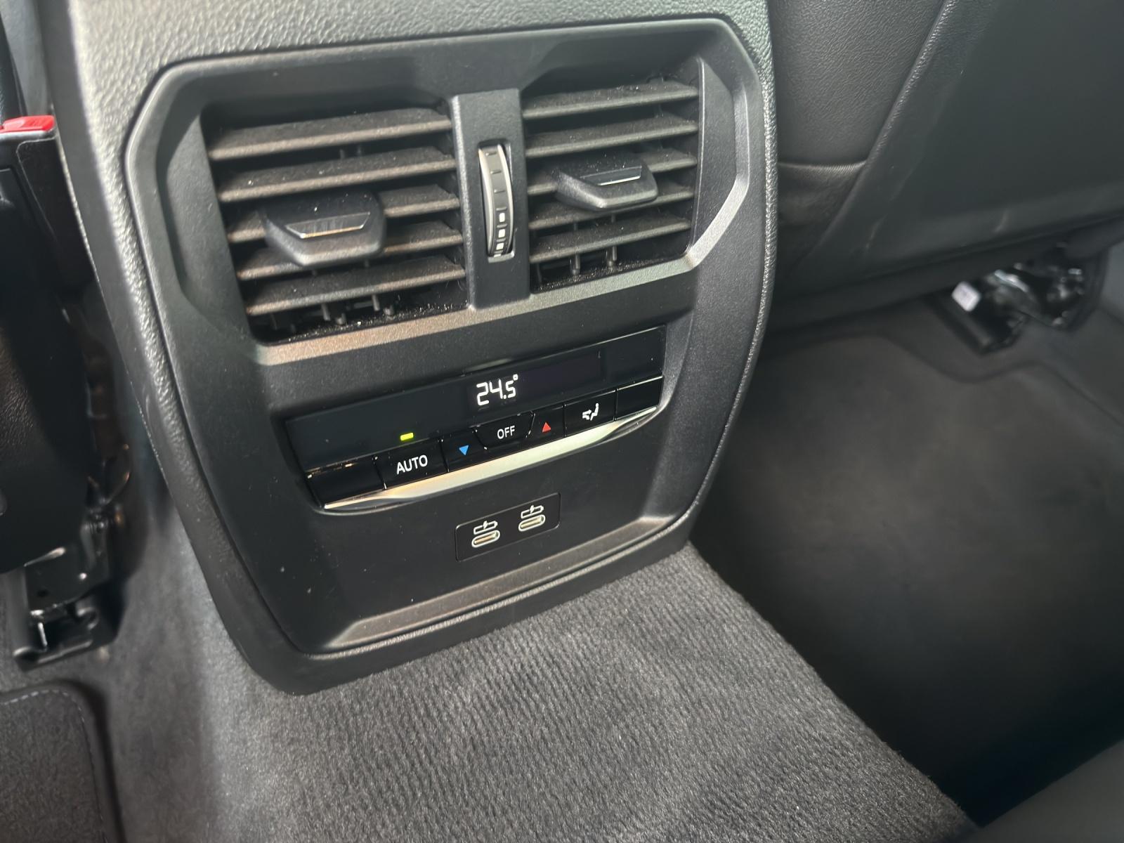 BMW 320d xDrive Touring-image-18
