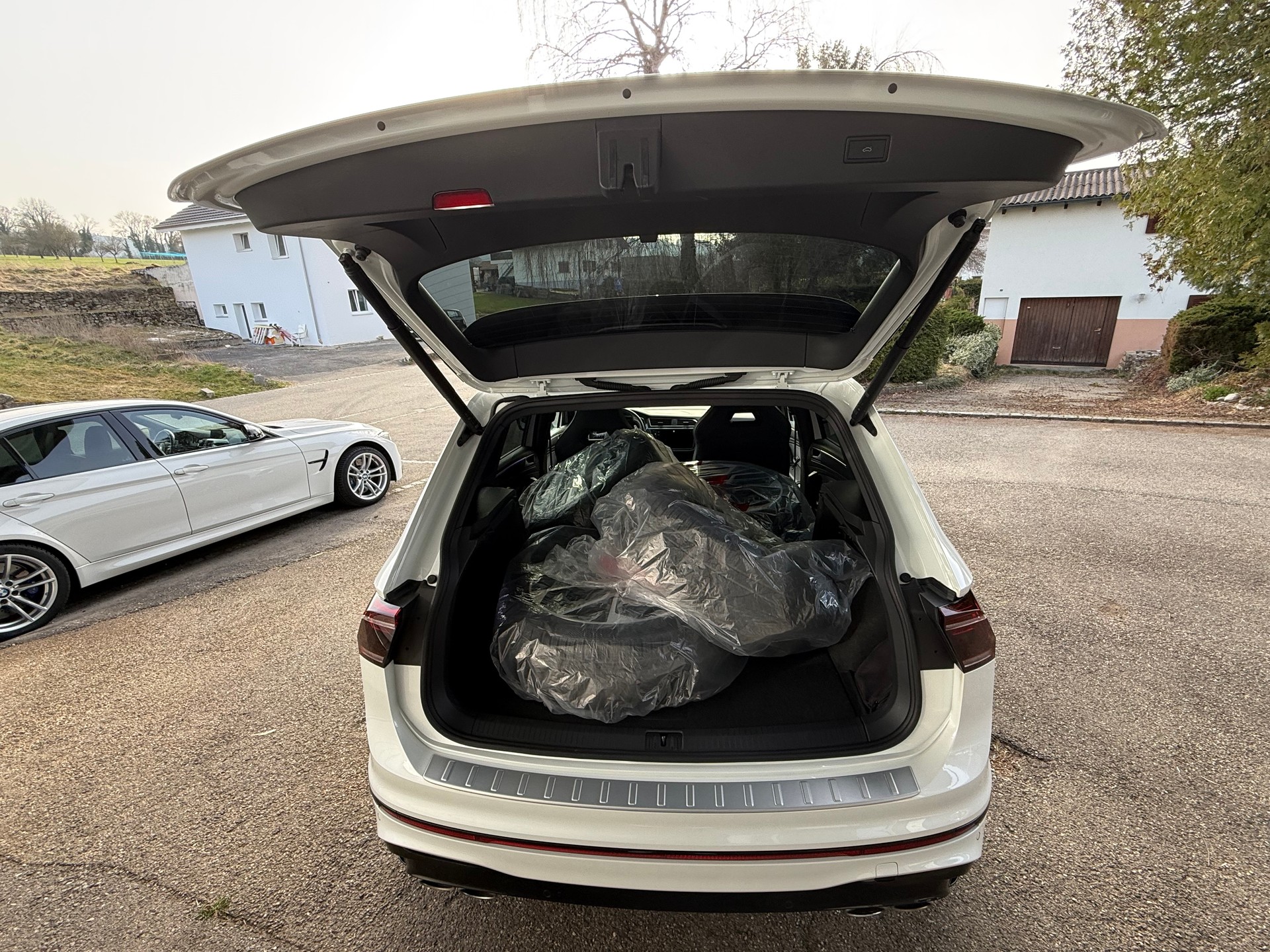 VW Tiguan 2.0TSI R 4Motion DSG / VENDUE VERKAUFT-image-7