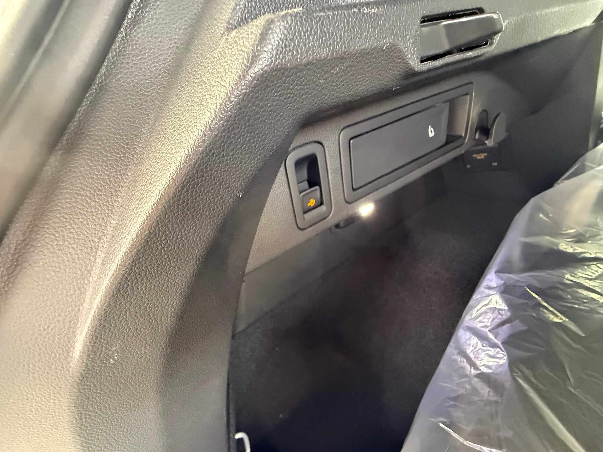 VW Tiguan 2.0TSI R 4Motion DSG / VENDUE VERKAUFT-image-8