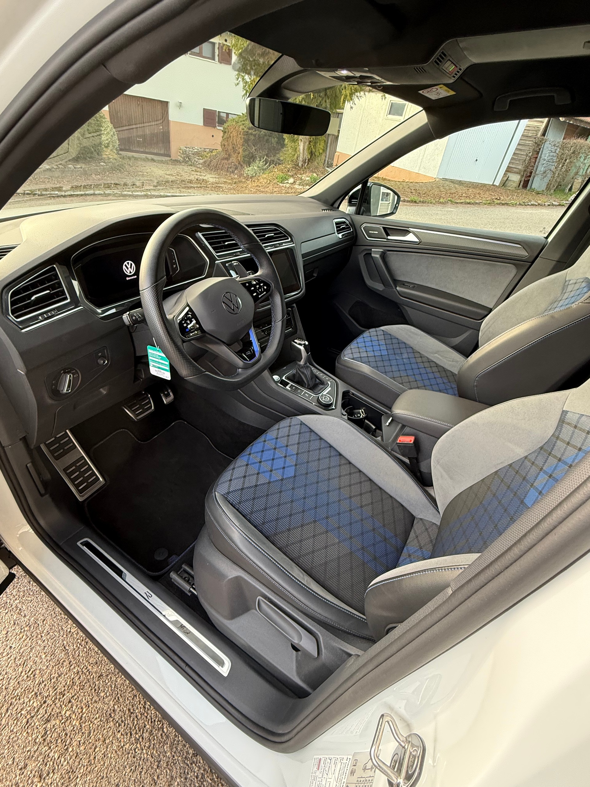 VW Tiguan 2.0TSI R 4Motion DSG / VENDUE VERKAUFT-image-9