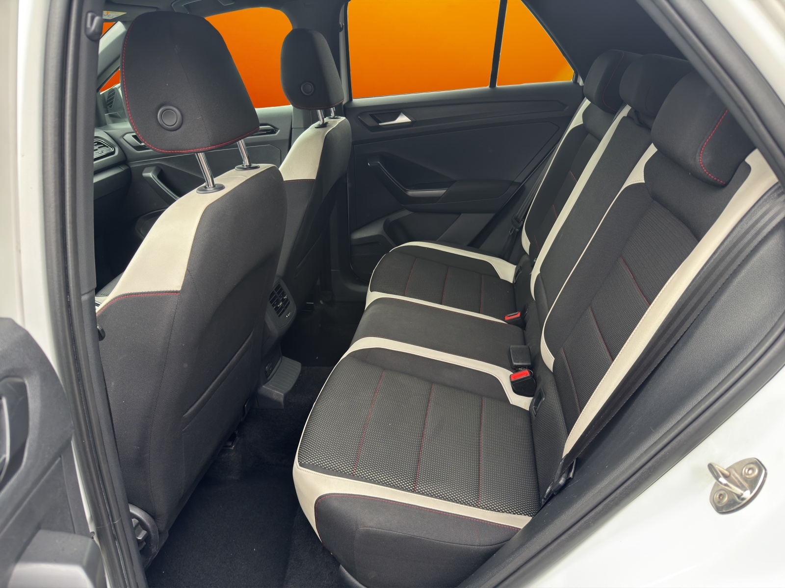VW T-Roc 2.0 TSI Sport DSG 4Motion-image-11