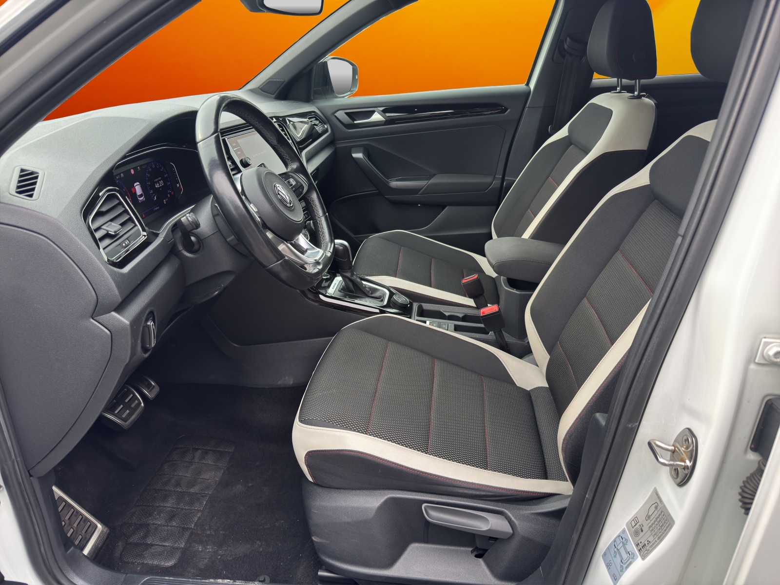 VW T-Roc 2.0 TSI Sport DSG 4Motion-image-9