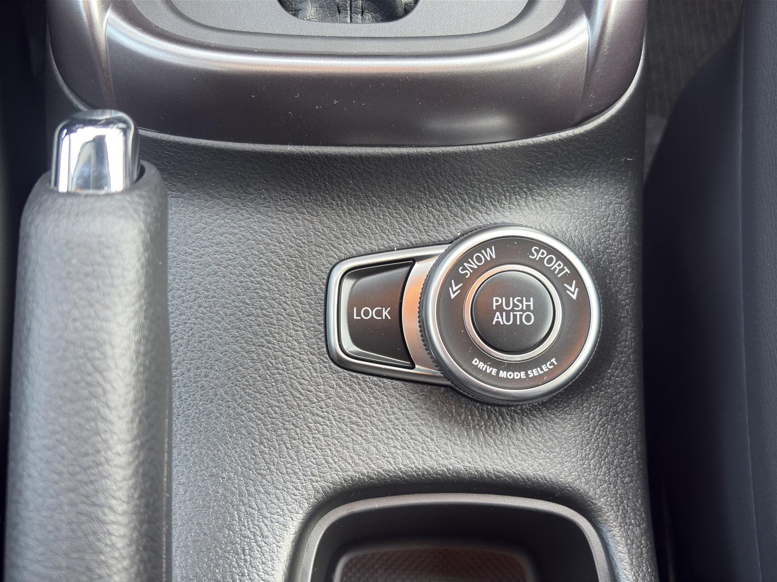 SUZUKI S-Cross 1.4 T Sakura Top Hybrid 4x4-image-13