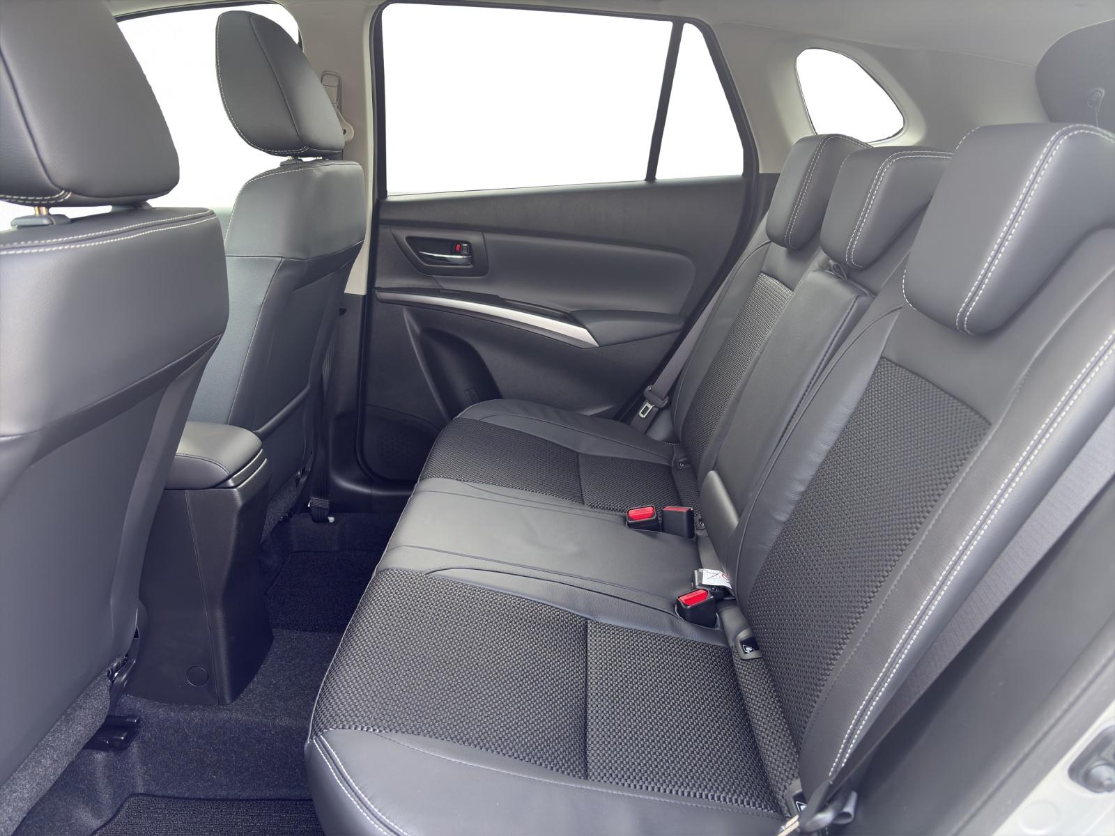 SUZUKI S-Cross 1.4 T Sakura Top Hybrid 4x4-image-12